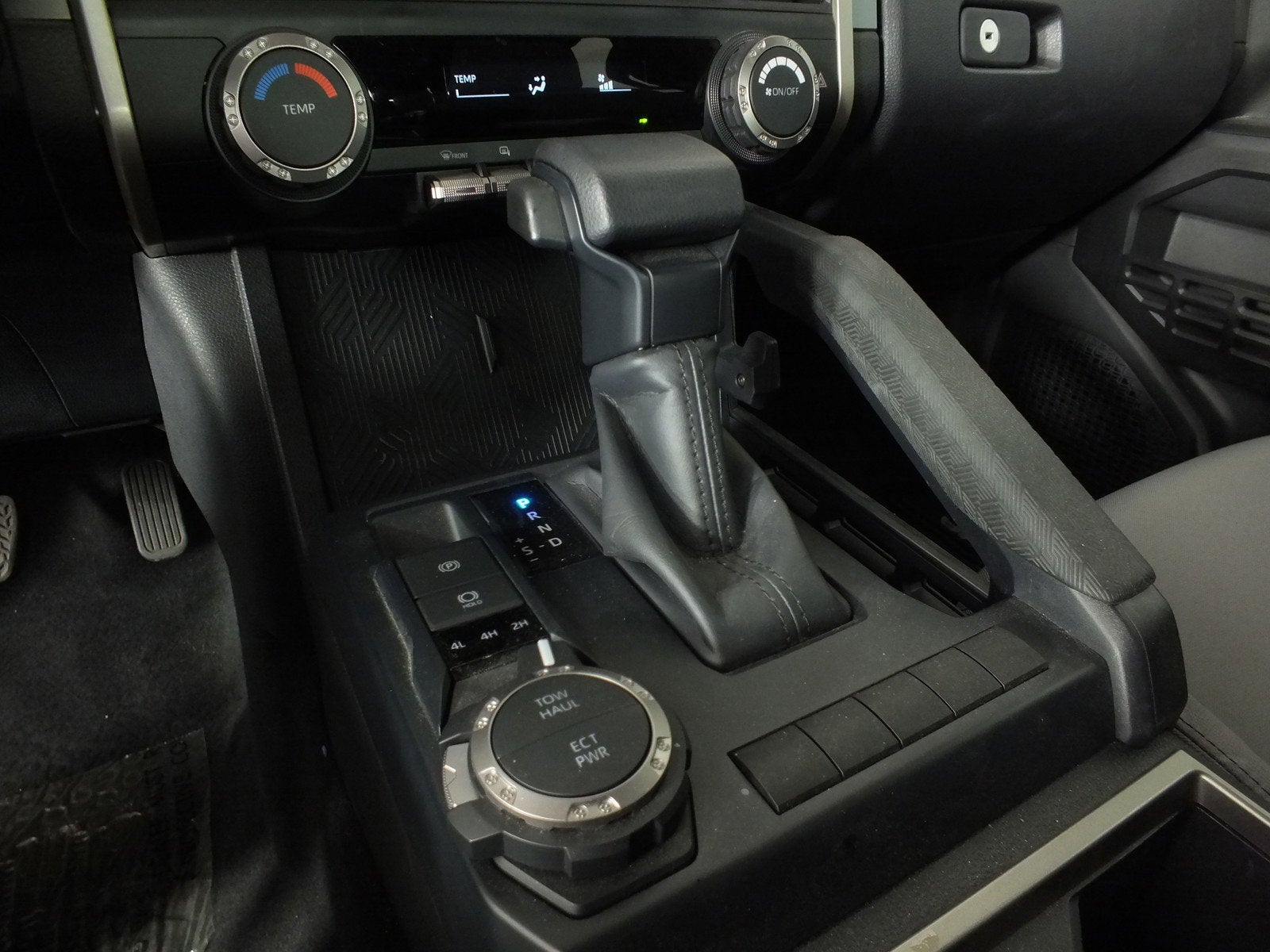 2024 Toyota Tacoma SR5 4WD *1-OWNER! LOW MILES!*