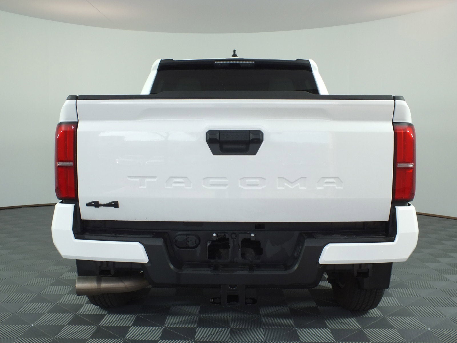 2024 Toyota Tacoma SR5 4WD *1-OWNER! LOW MILES!*
