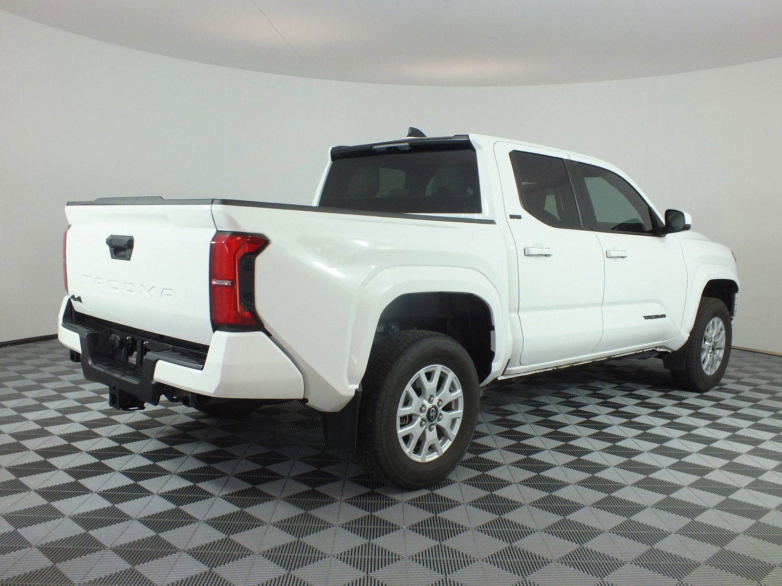 2024 Toyota Tacoma SR5 4WD *1-OWNER! LOW MILES!*