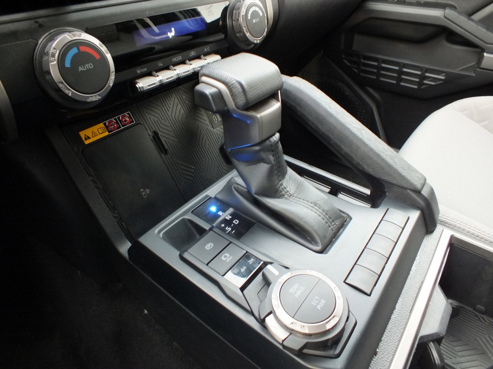 2025 Toyota Tacoma SR5 4WD *1-OWNER*