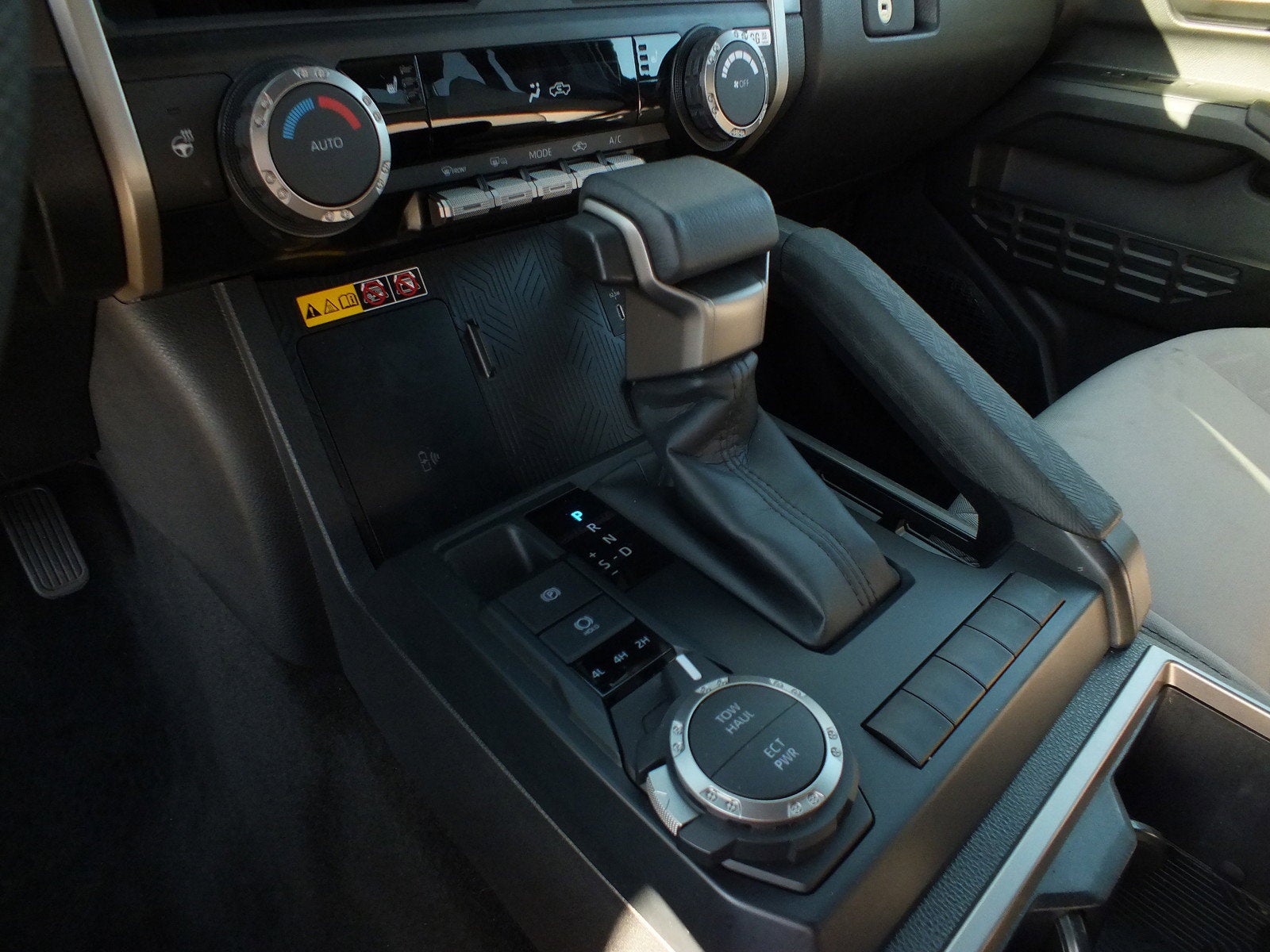 2025 Toyota Tacoma SR5 4WD *1-OWNER, CLEAN CARFAX!*