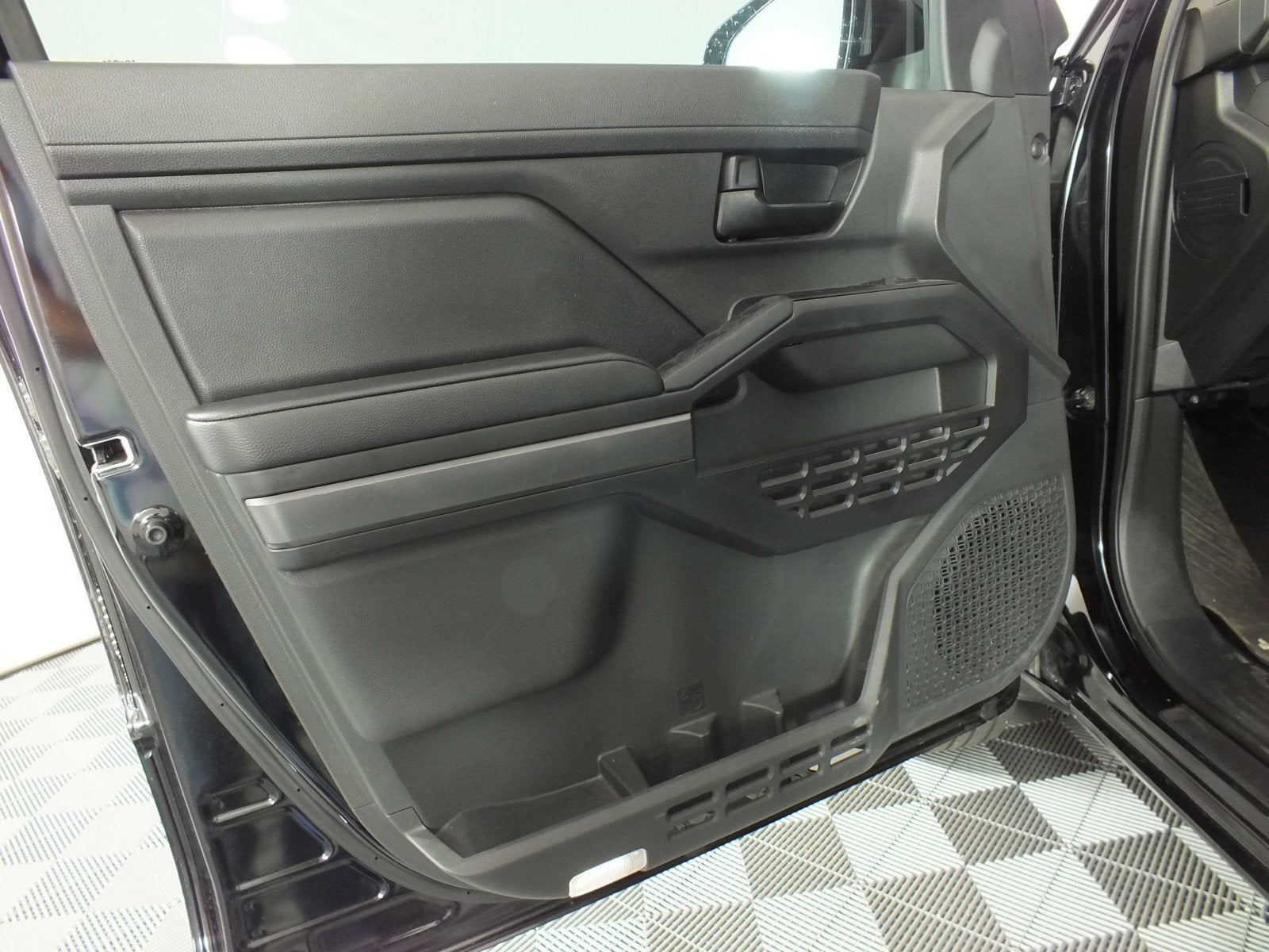 2025 Toyota Tacoma SR5 4WD *1-OWNER! UNDER 20K MILES!*