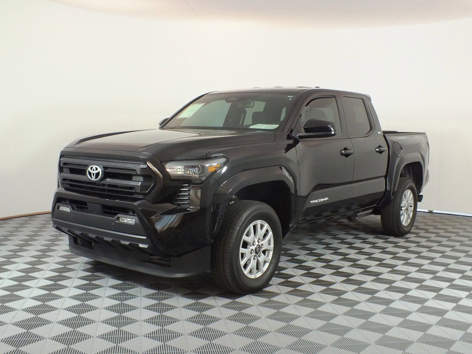 2025 Toyota Tacoma SR5 4WD *1-OWNER! UNDER 20K MILES!*