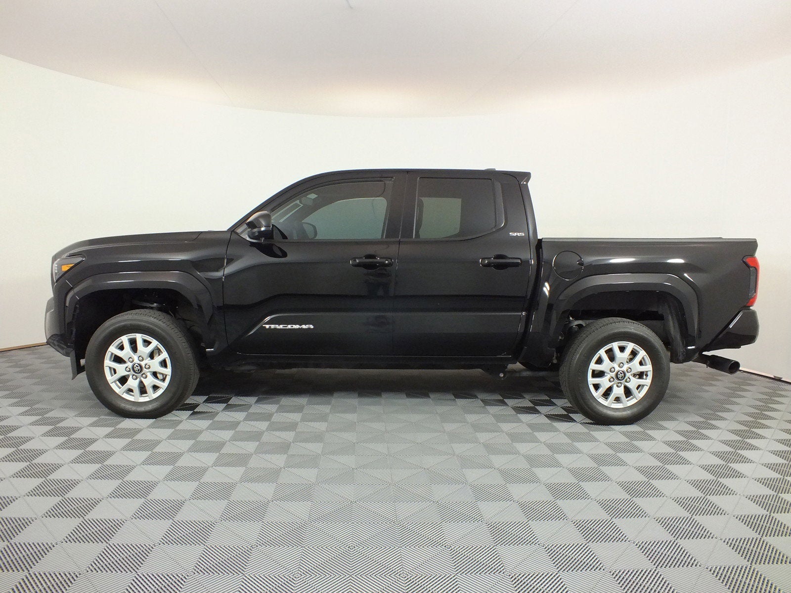 2025 Toyota Tacoma SR5 4WD *1-OWNER! UNDER 20K MILES!*
