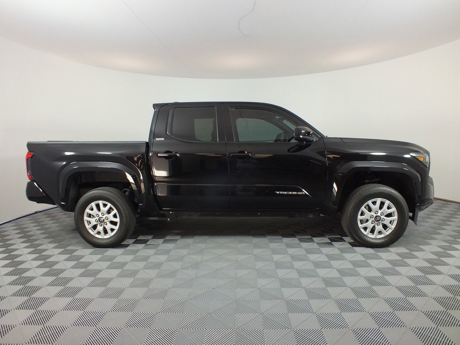 2025 Toyota Tacoma SR5 4WD *1-OWNER! UNDER 20K MILES!*