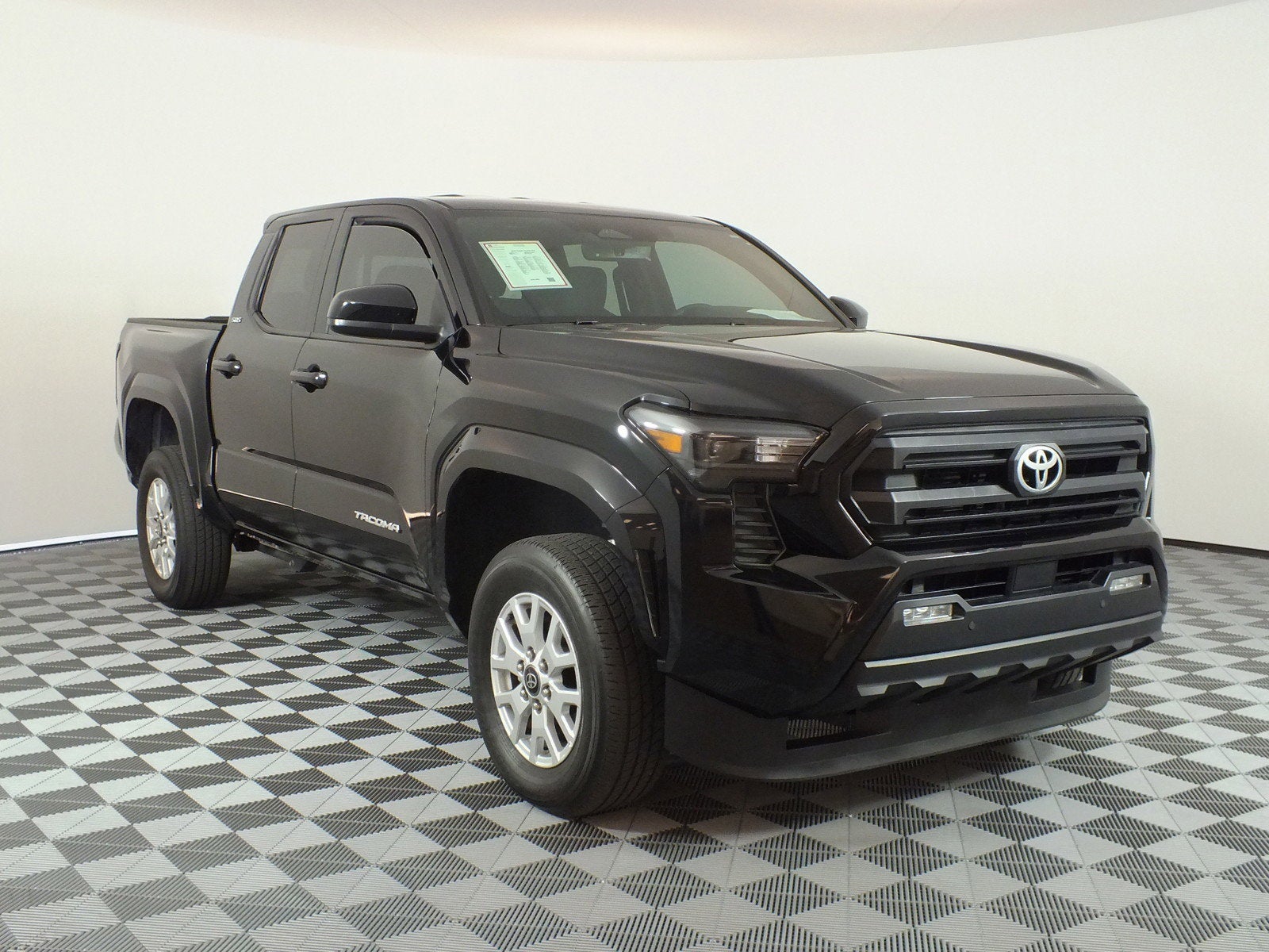 2025 Toyota Tacoma SR5 4WD *1-OWNER! UNDER 20K MILES!*