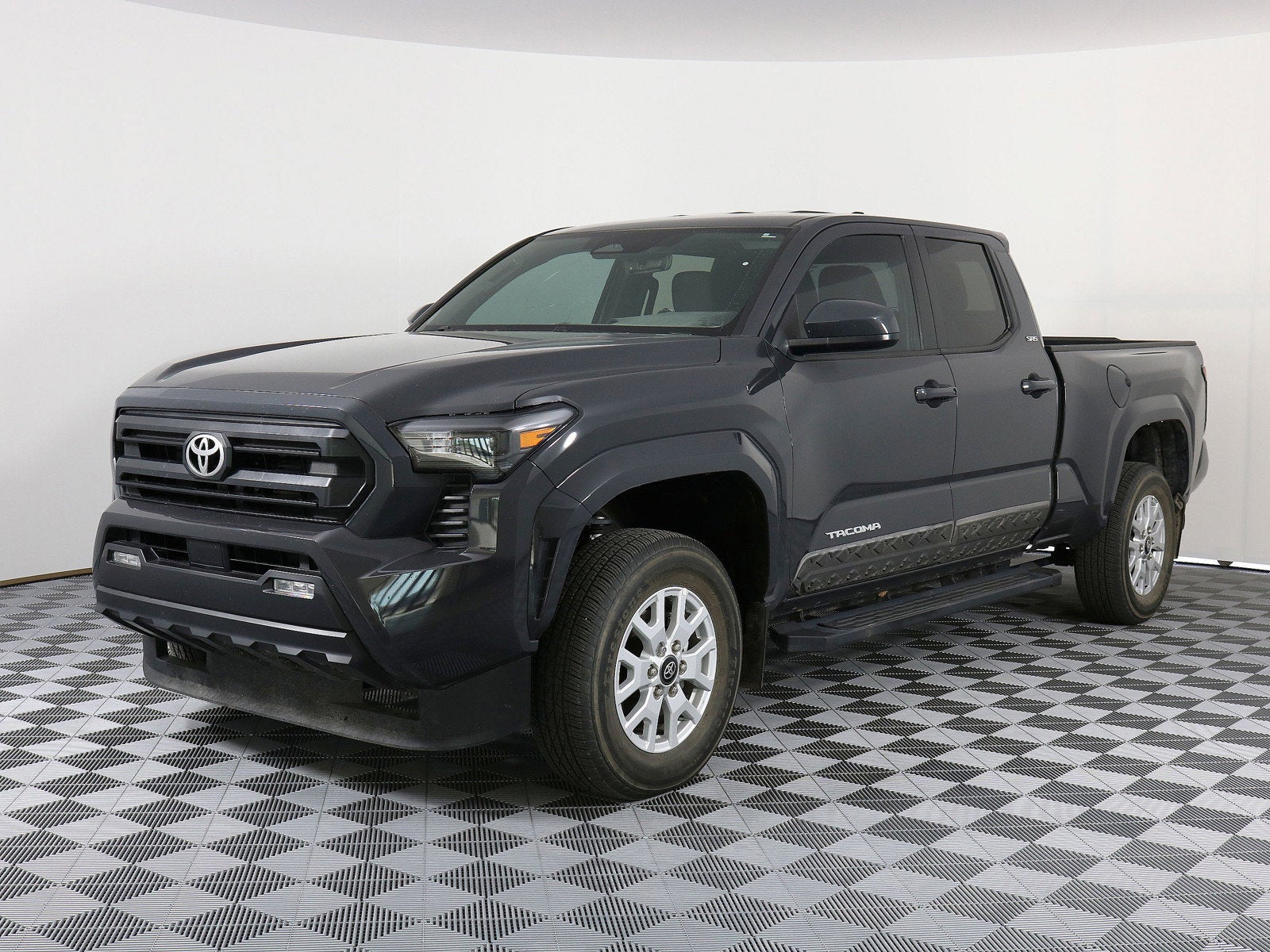 2024 Toyota Tacoma SR5 4WD *1-OWNER*