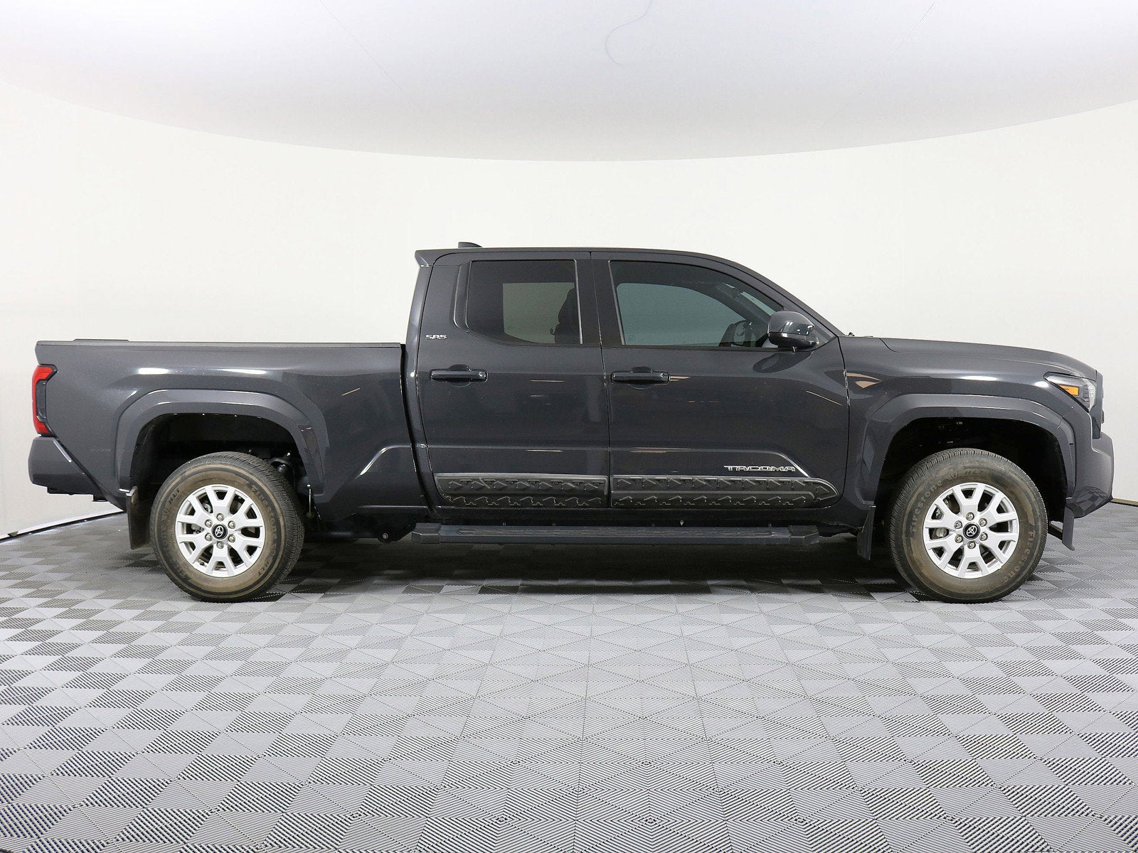 2024 Toyota Tacoma SR5 4WD *1-OWNER*