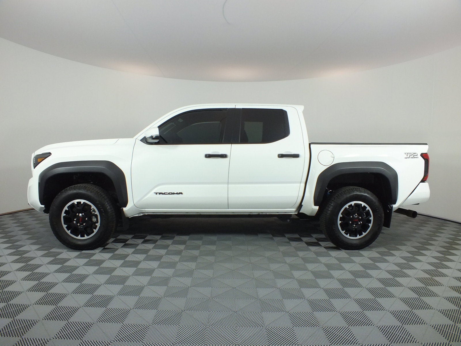 2024 Toyota Tacoma TRD Off Road 4WD *1-OWNER! SUPER LOW MILES!*