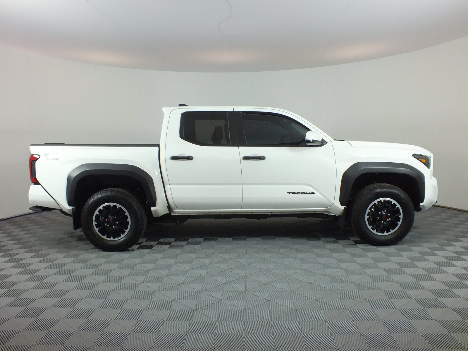 2024 Toyota Tacoma TRD Off Road 4WD *1-OWNER! SUPER LOW MILES!*