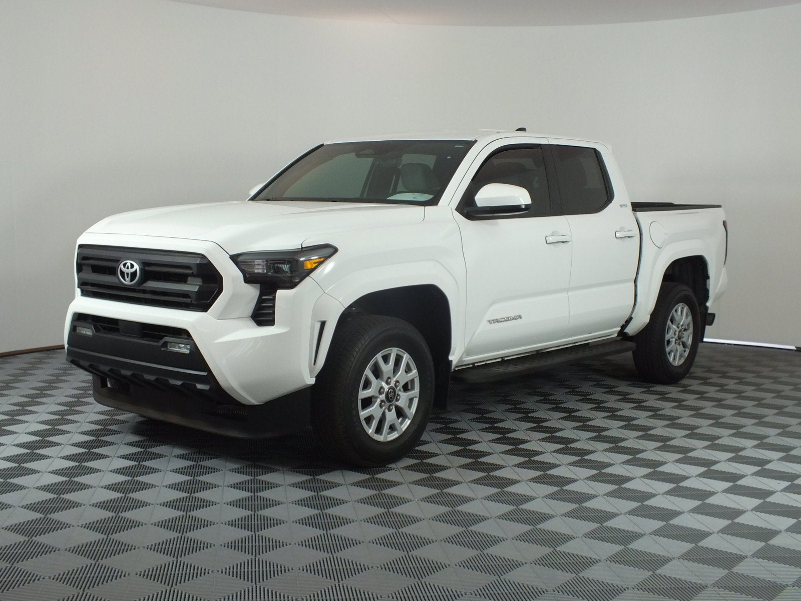 2024 Toyota Tacoma SR5 4WD *1-OWNER*