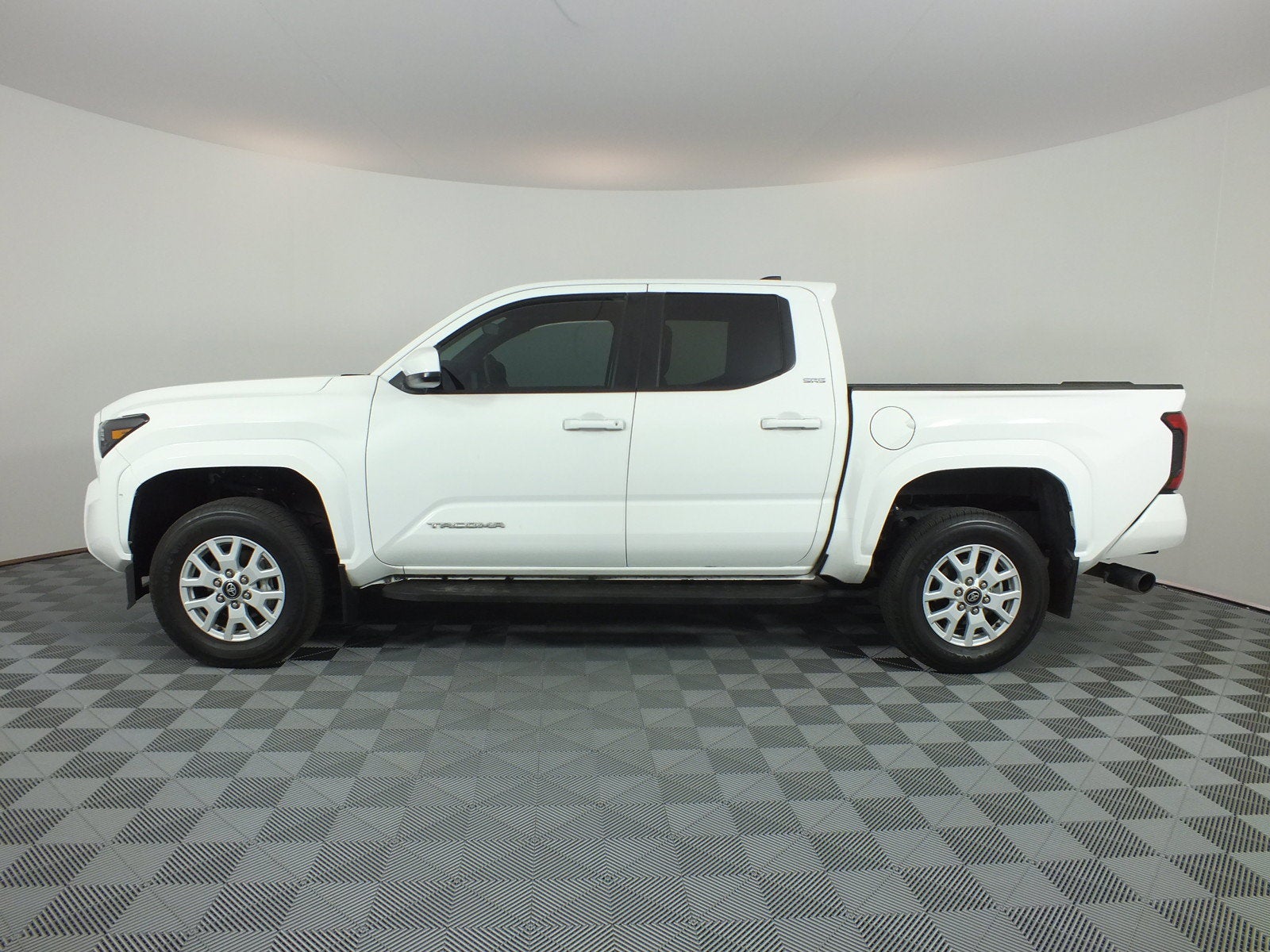 2024 Toyota Tacoma SR5 4WD *1-OWNER*