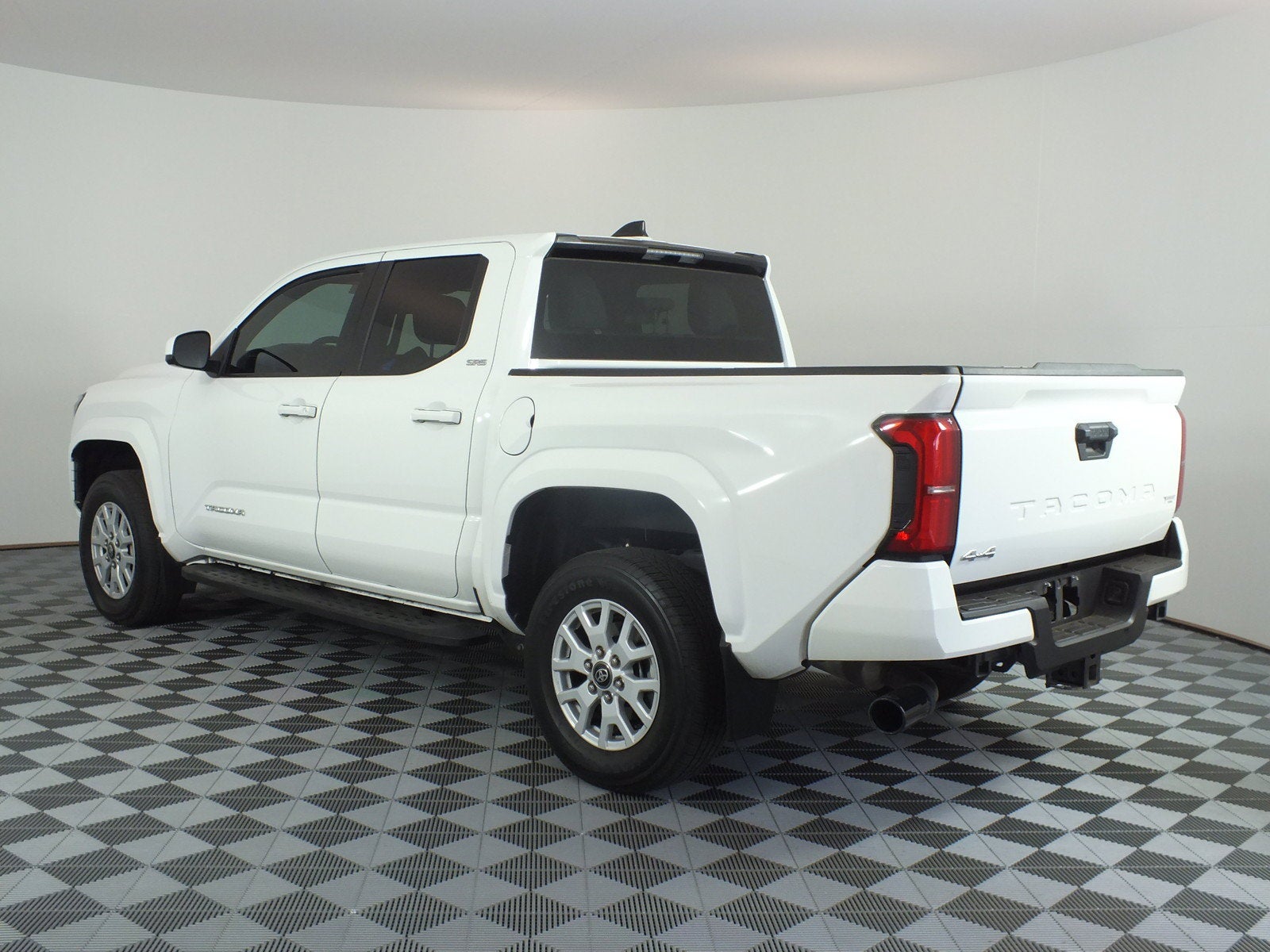 2024 Toyota Tacoma SR5 4WD *1-OWNER*