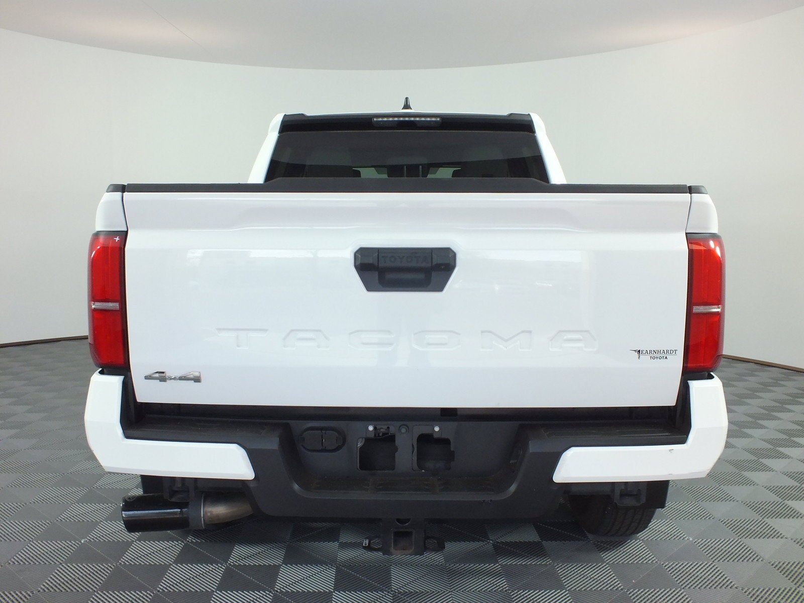 2024 Toyota Tacoma SR5 4WD *1-OWNER*