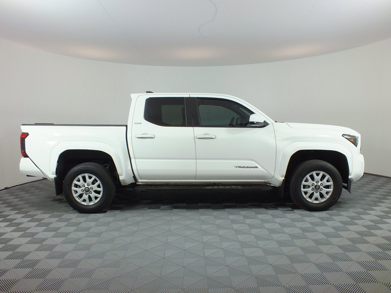 2024 Toyota Tacoma SR5 4WD *1-OWNER*