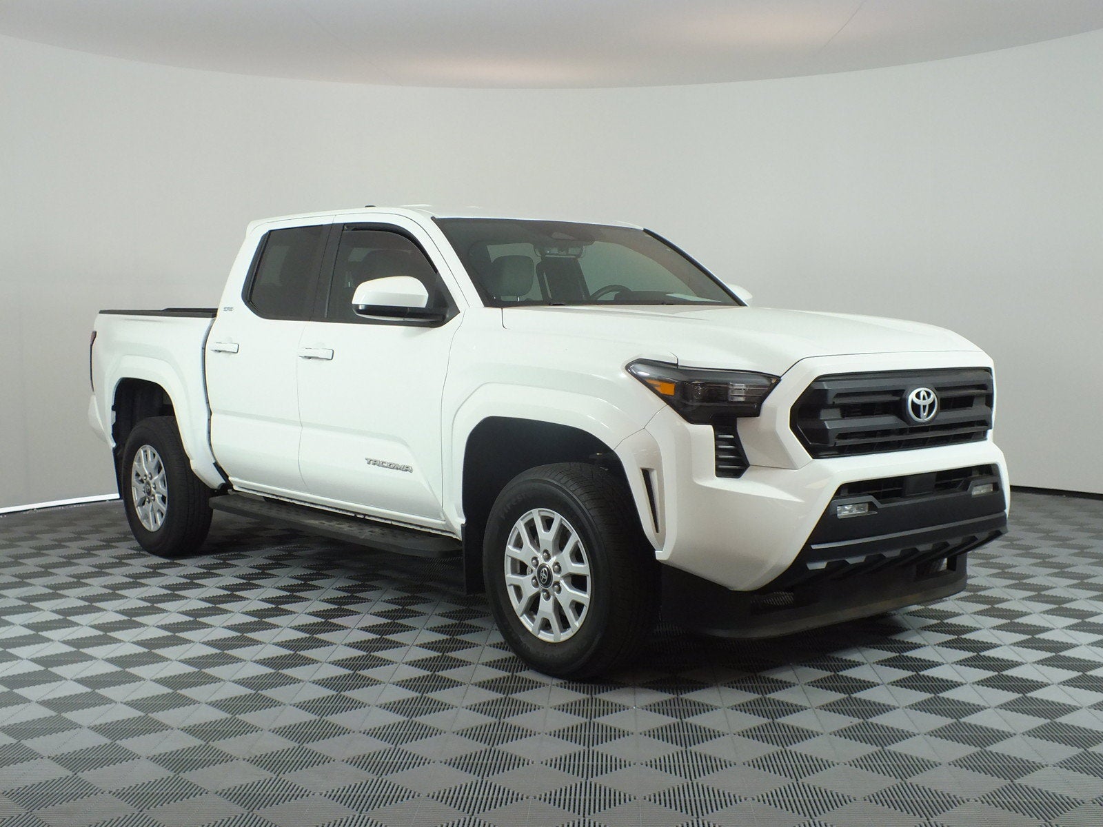2024 Toyota Tacoma SR5 4WD *1-OWNER*