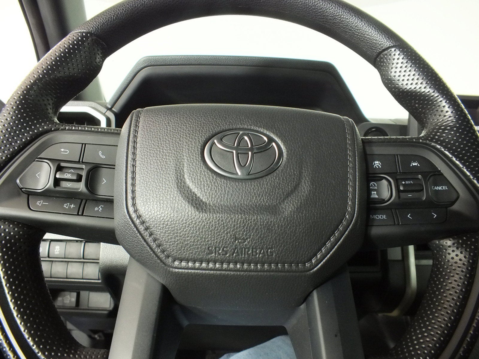 2025 Toyota Tacoma SR5 4WD *1-OWNER*