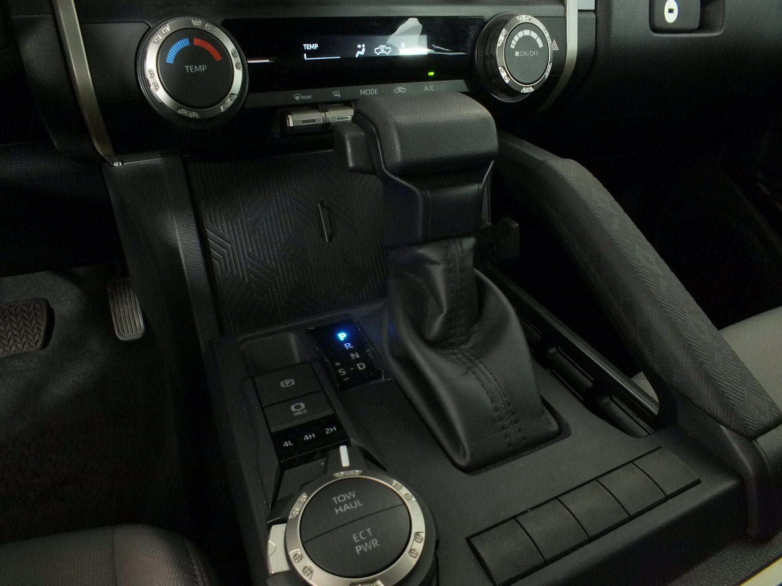 2025 Toyota Tacoma SR5 4WD *1-OWNER*