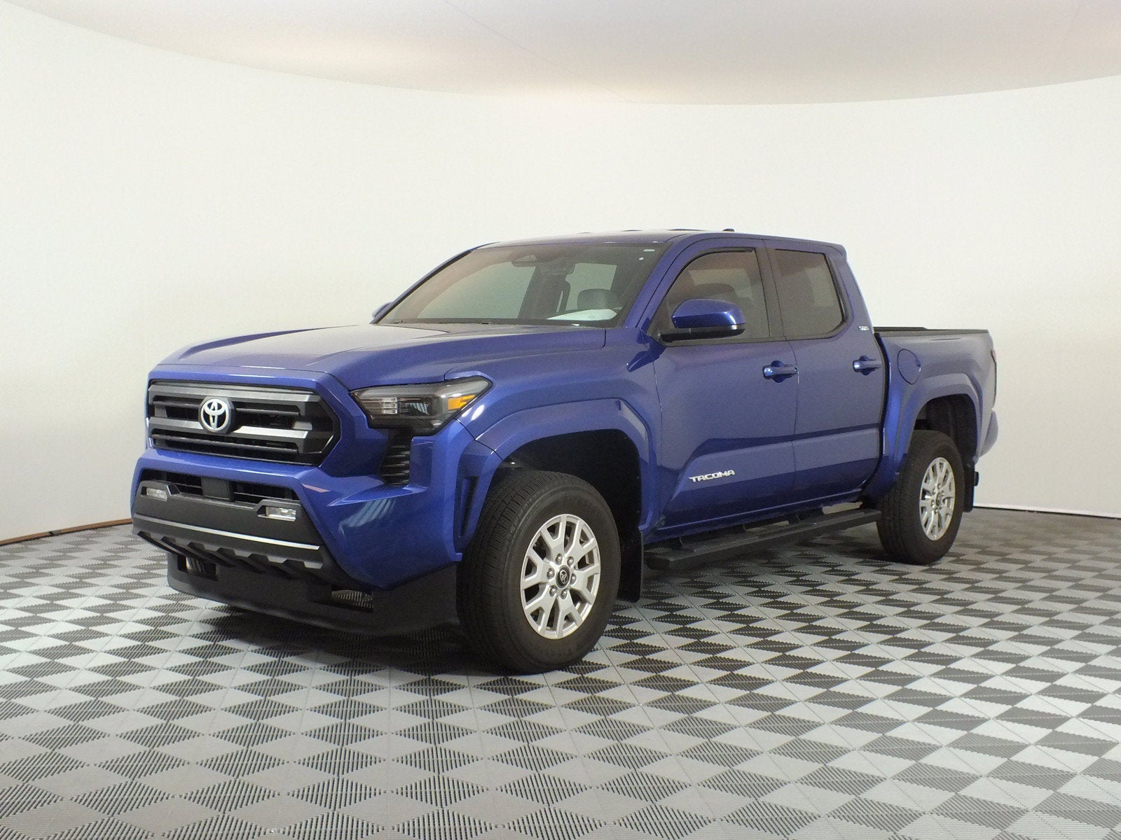 2025 Toyota Tacoma SR5 4WD *1-OWNER*