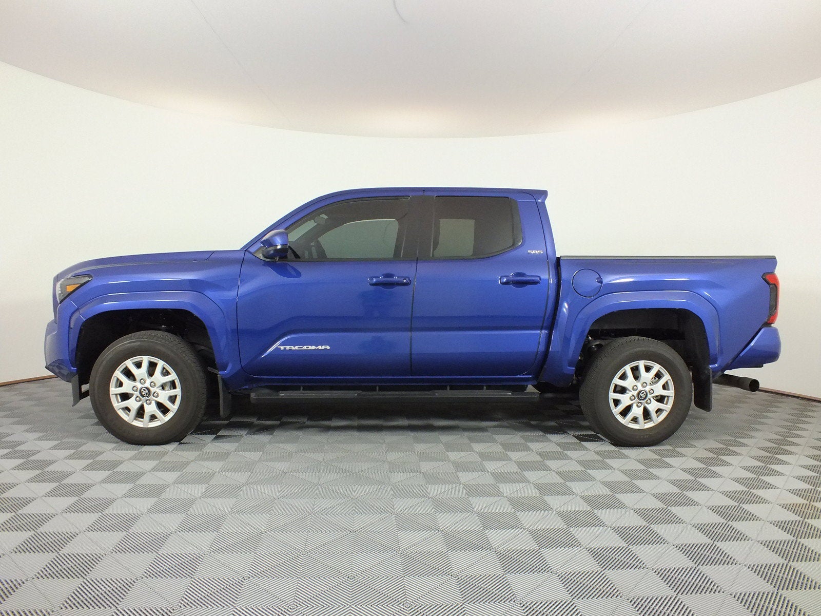 2025 Toyota Tacoma SR5 4WD *1-OWNER*