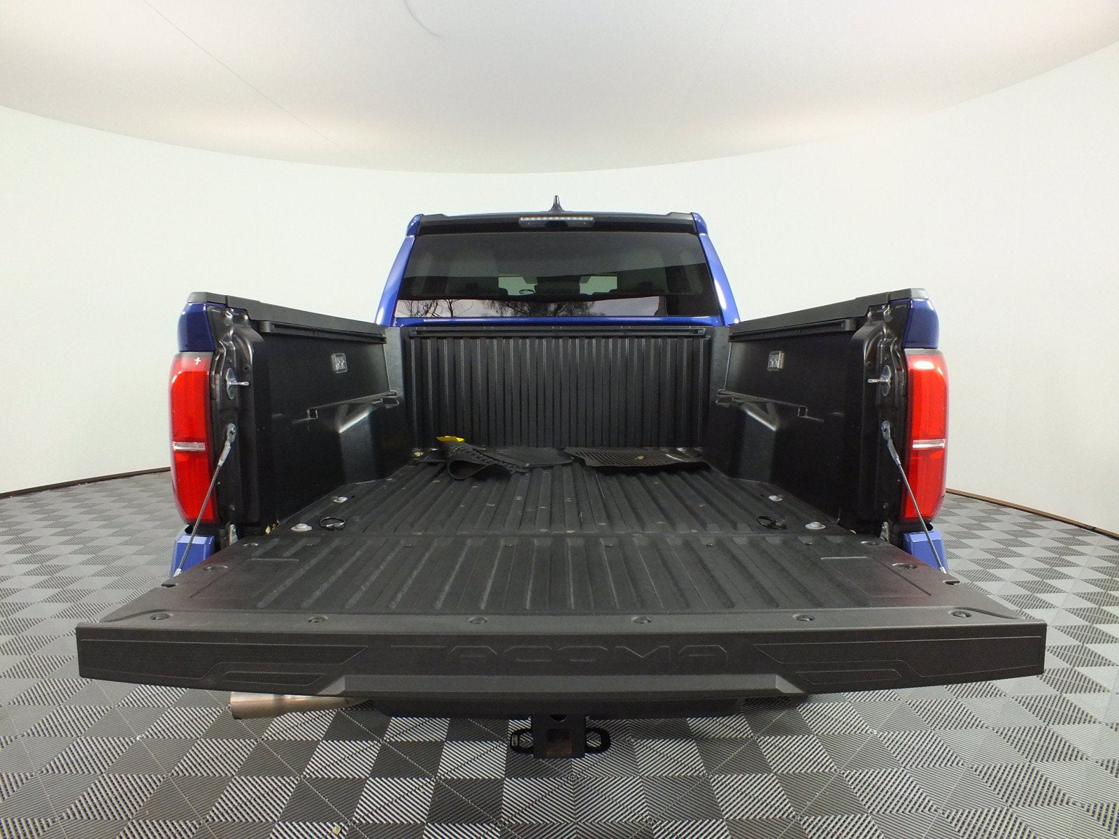 2025 Toyota Tacoma SR5 4WD *1-OWNER*