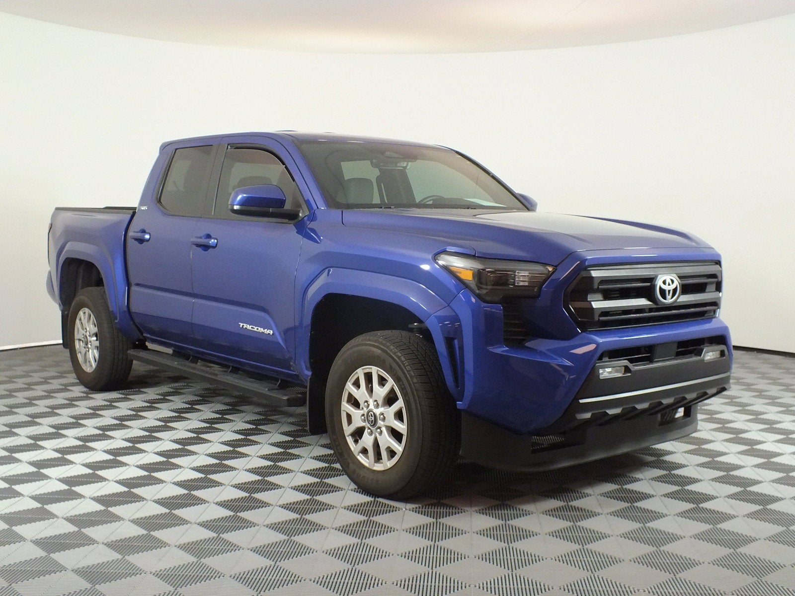 2025 Toyota Tacoma SR5 4WD *1-OWNER*