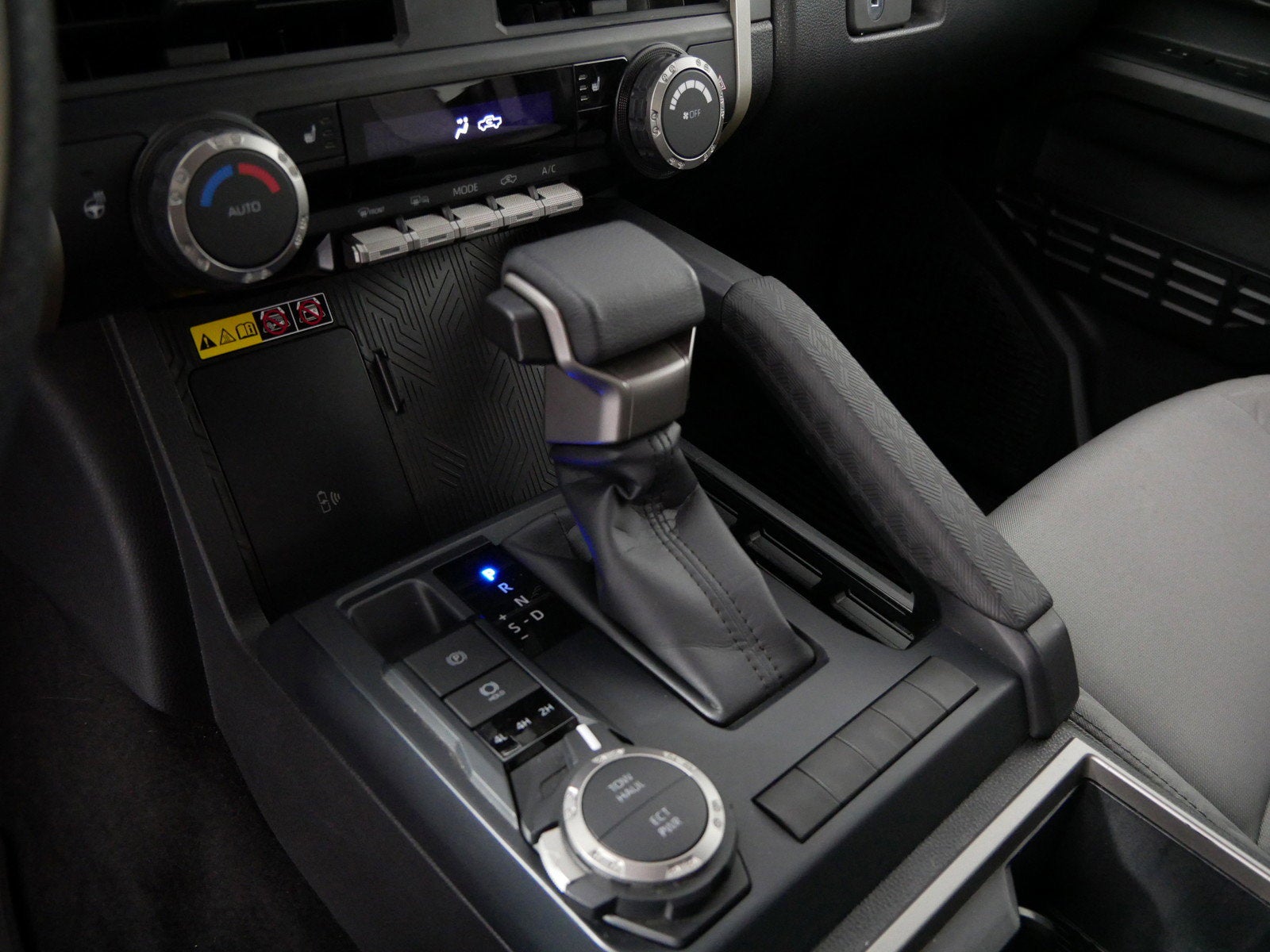 2025 Toyota Tacoma SR5 4WD *1-OWNER*