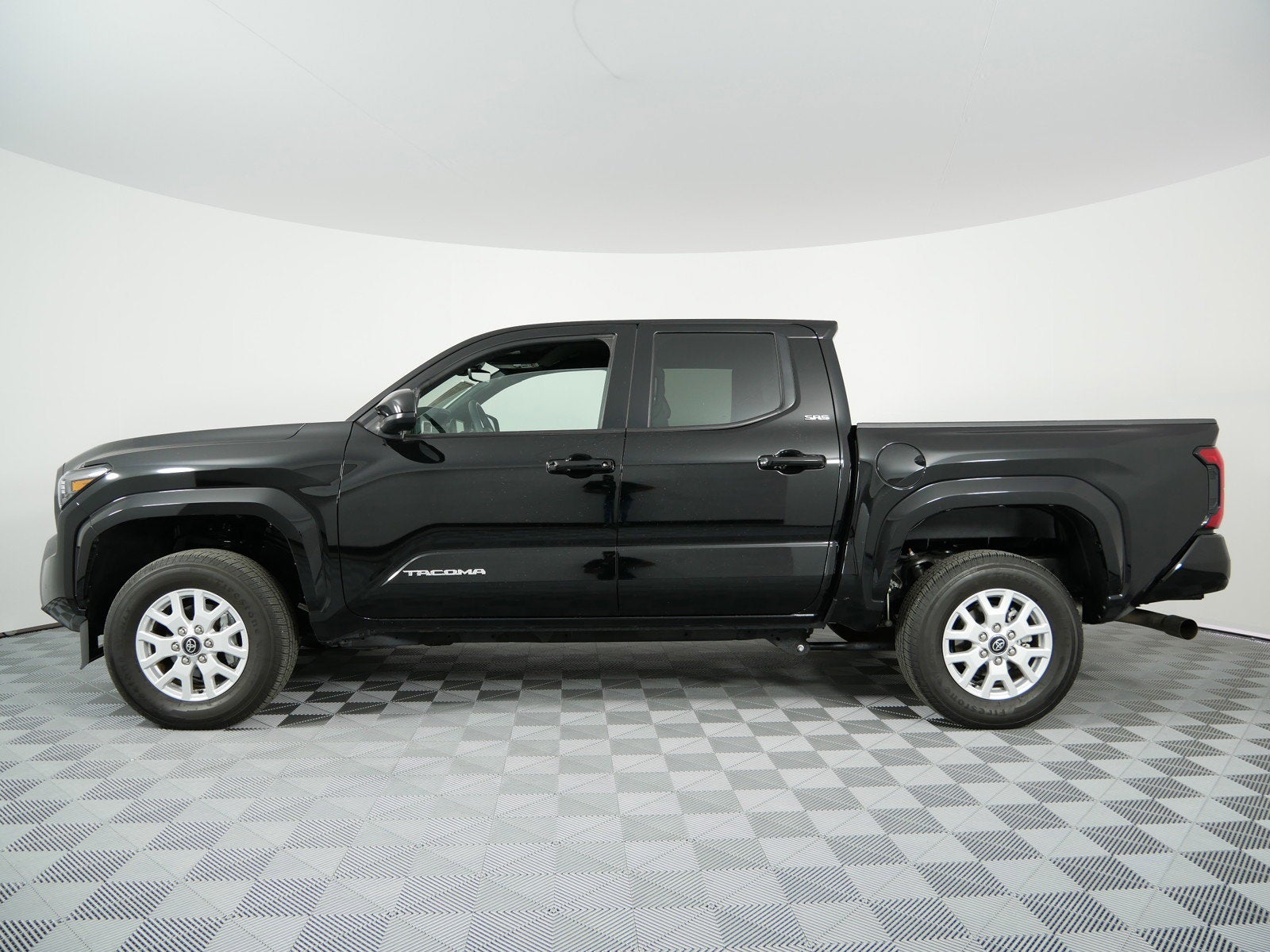 2025 Toyota Tacoma SR5 4WD *1-OWNER*