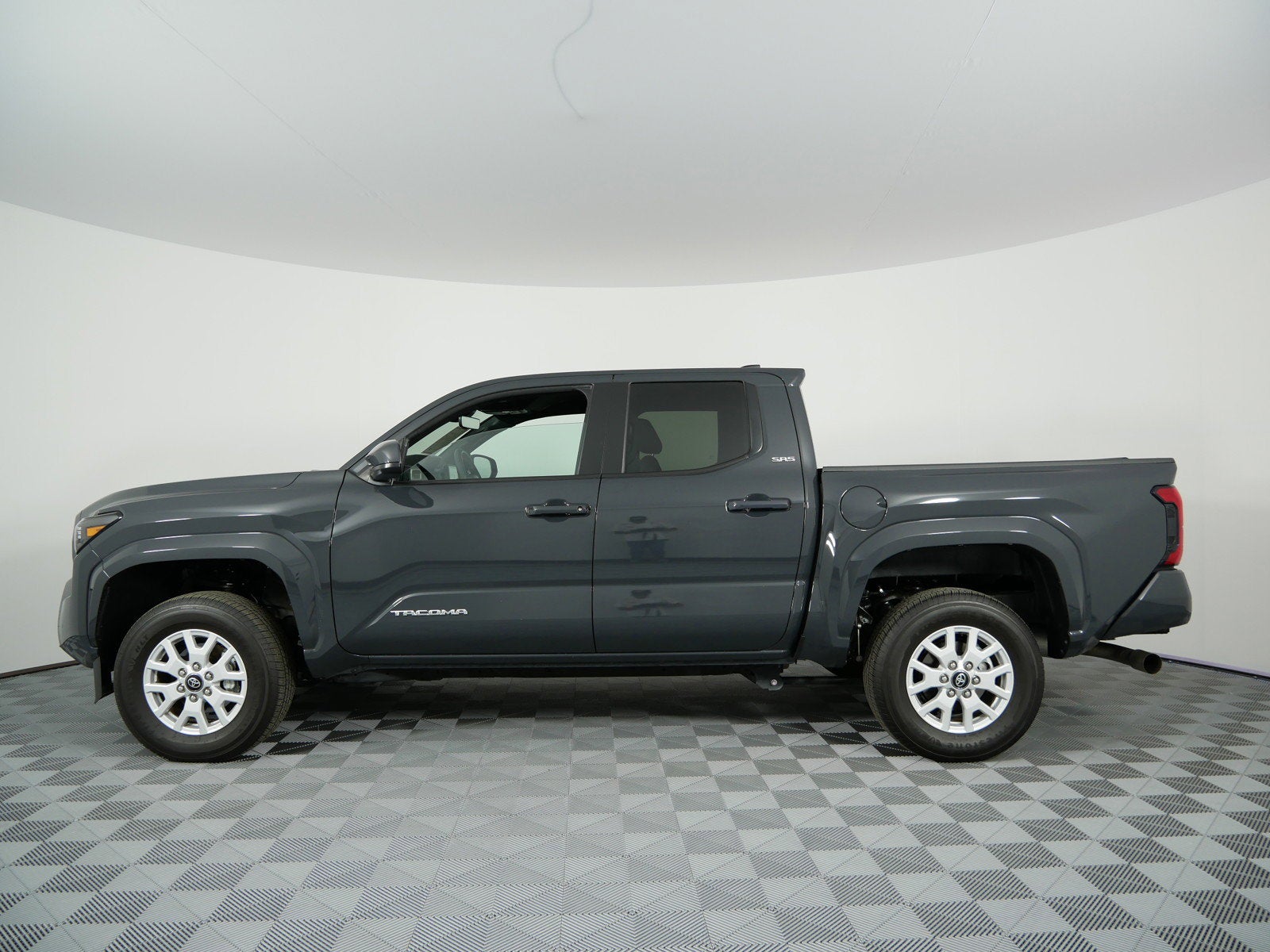 2025 Toyota Tacoma SR5 4WD *1-OWNER*