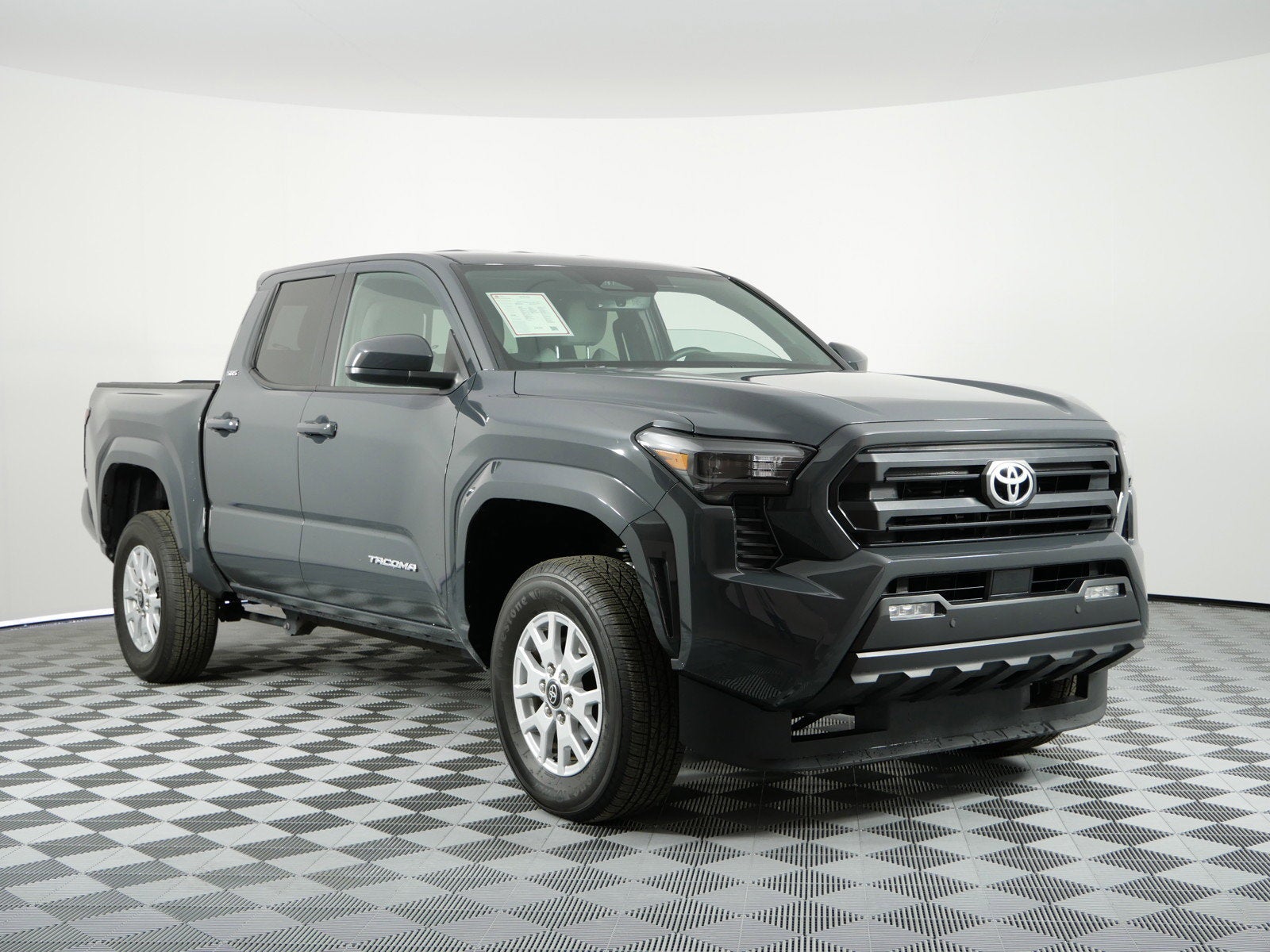 2025 Toyota Tacoma SR5 4WD *1-OWNER*
