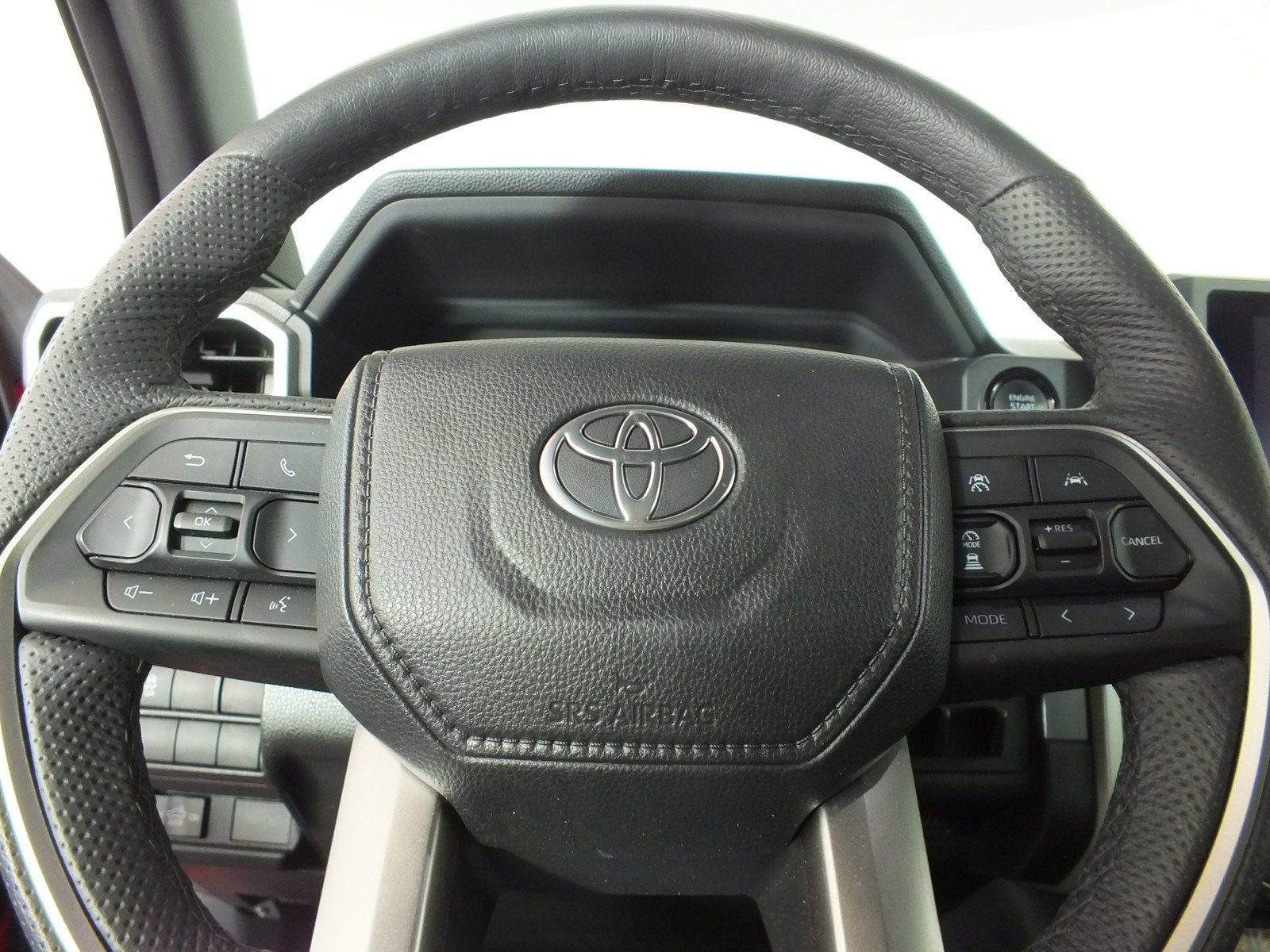 2025 Toyota Tacoma SR5 4WD *1-OWNER*