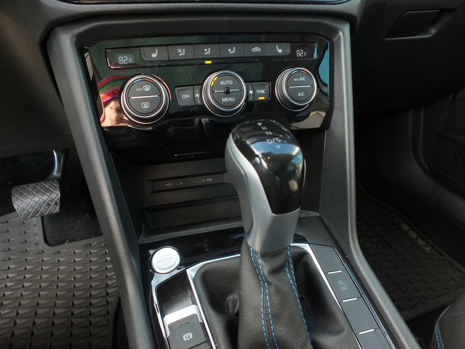 2024 Volkswagen Taos SE Black *1-OWNER*