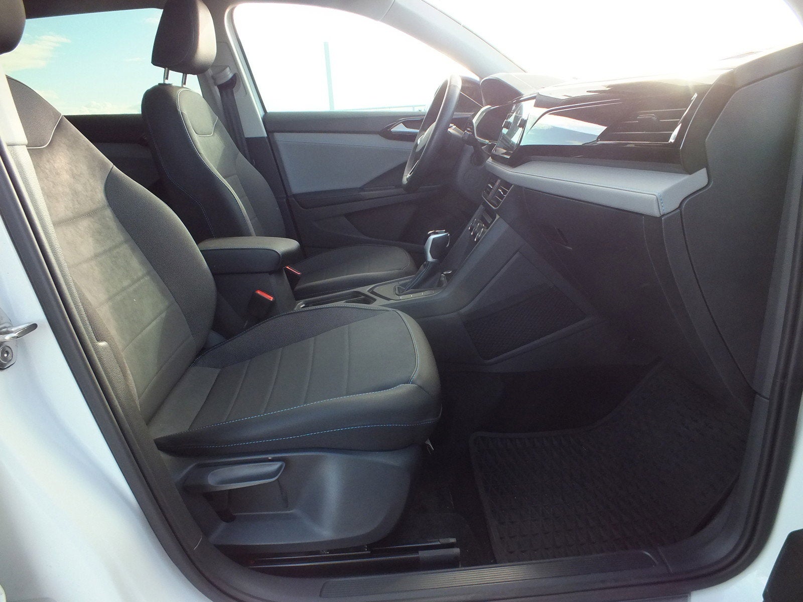 2024 Volkswagen Taos SE Black *1-OWNER*