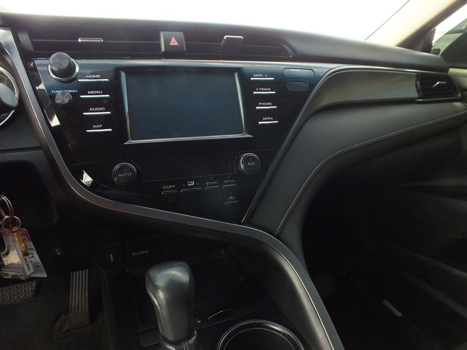 2019 Toyota Camry SE *RELIABLE DAILY DRIVER!*