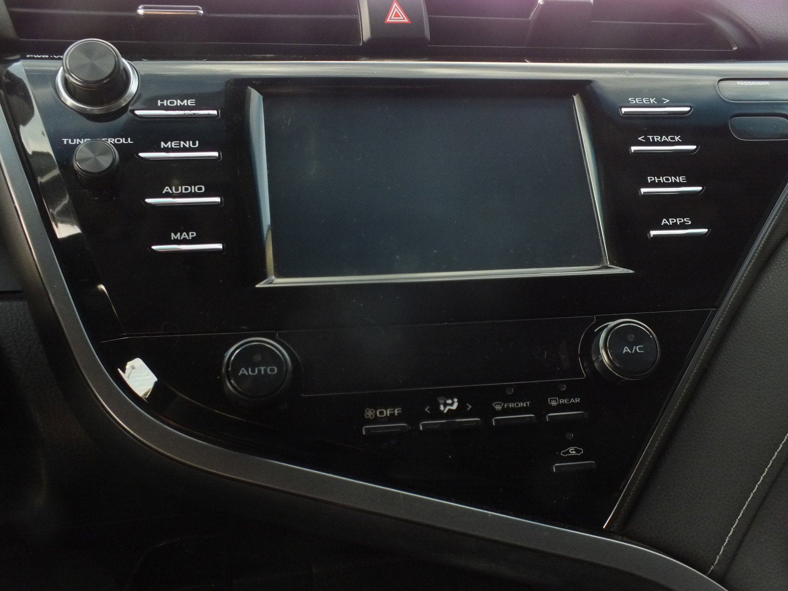 2019 Toyota Camry SE *RELIABLE DAILY DRIVER!*