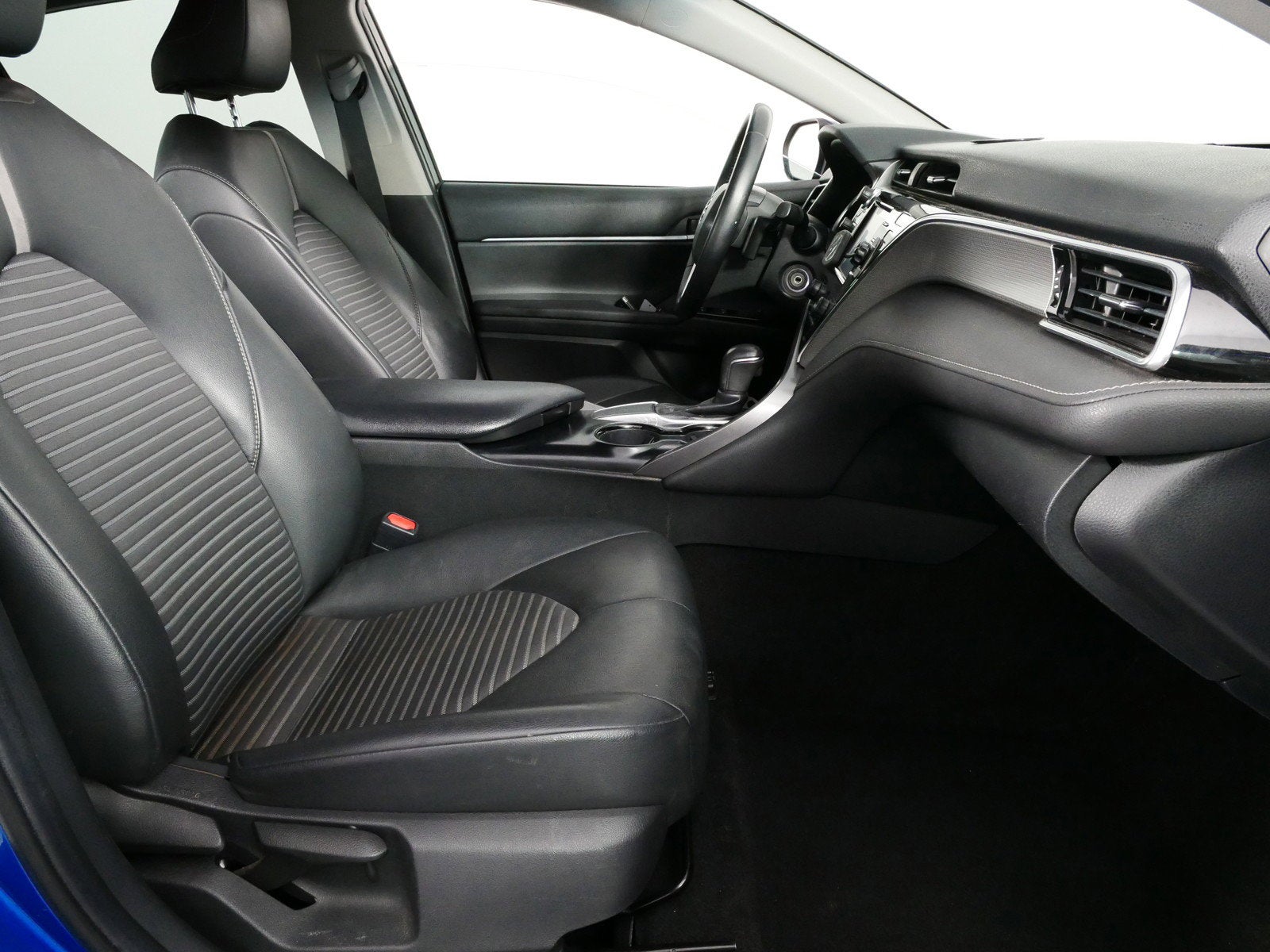 2018 Toyota Camry SE *RELIABLE DAILY DRIVER!*