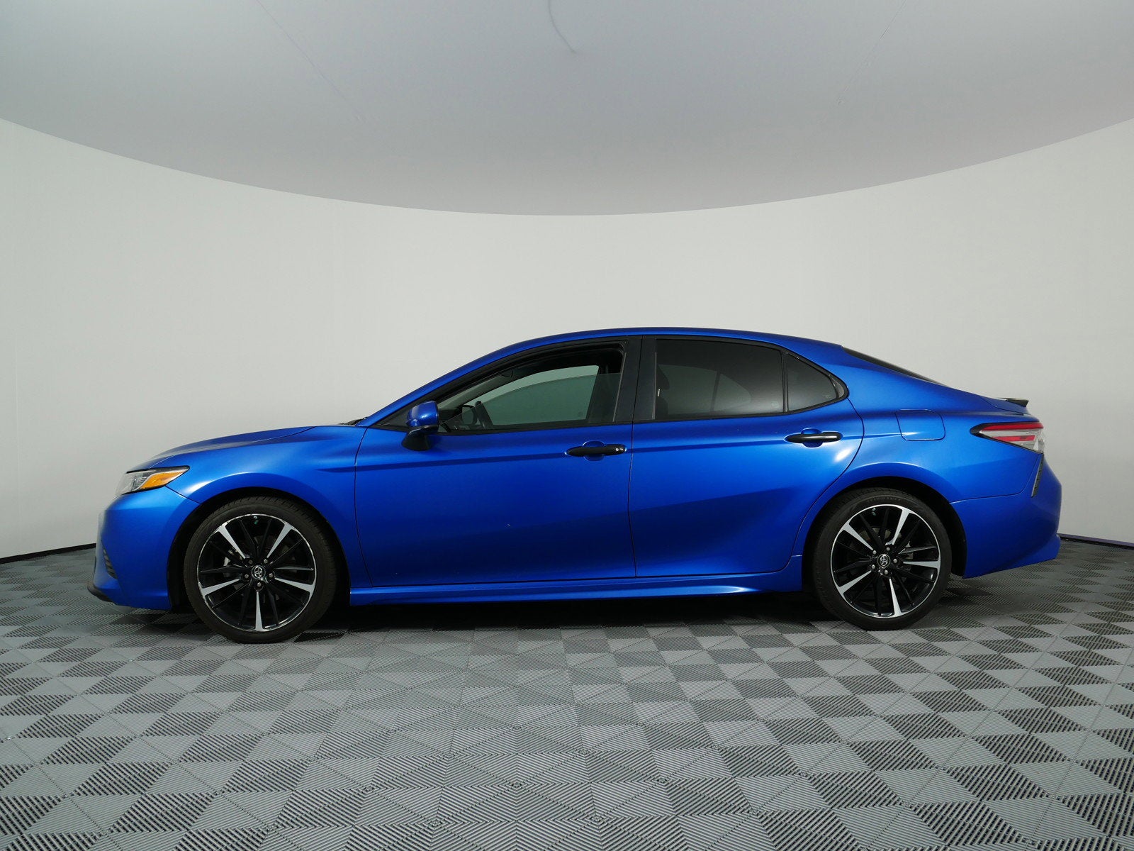 2018 Toyota Camry SE *RELIABLE DAILY DRIVER!*