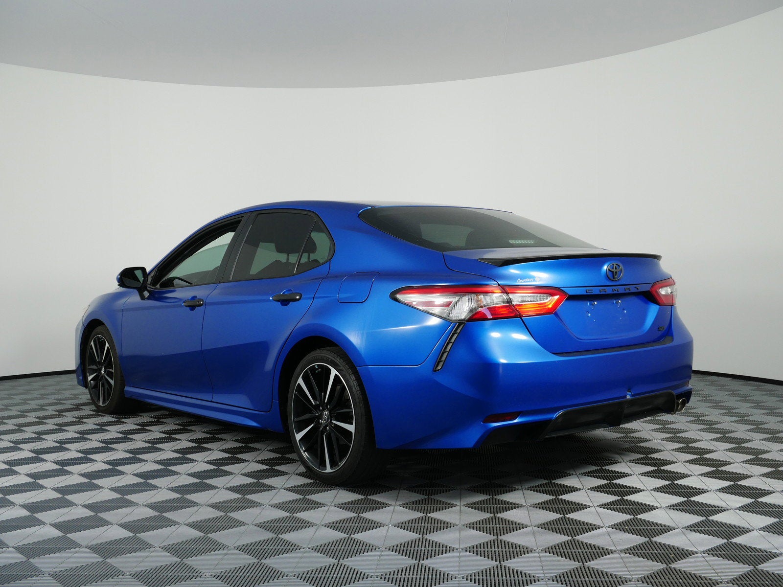 2018 Toyota Camry SE *RELIABLE DAILY DRIVER!*