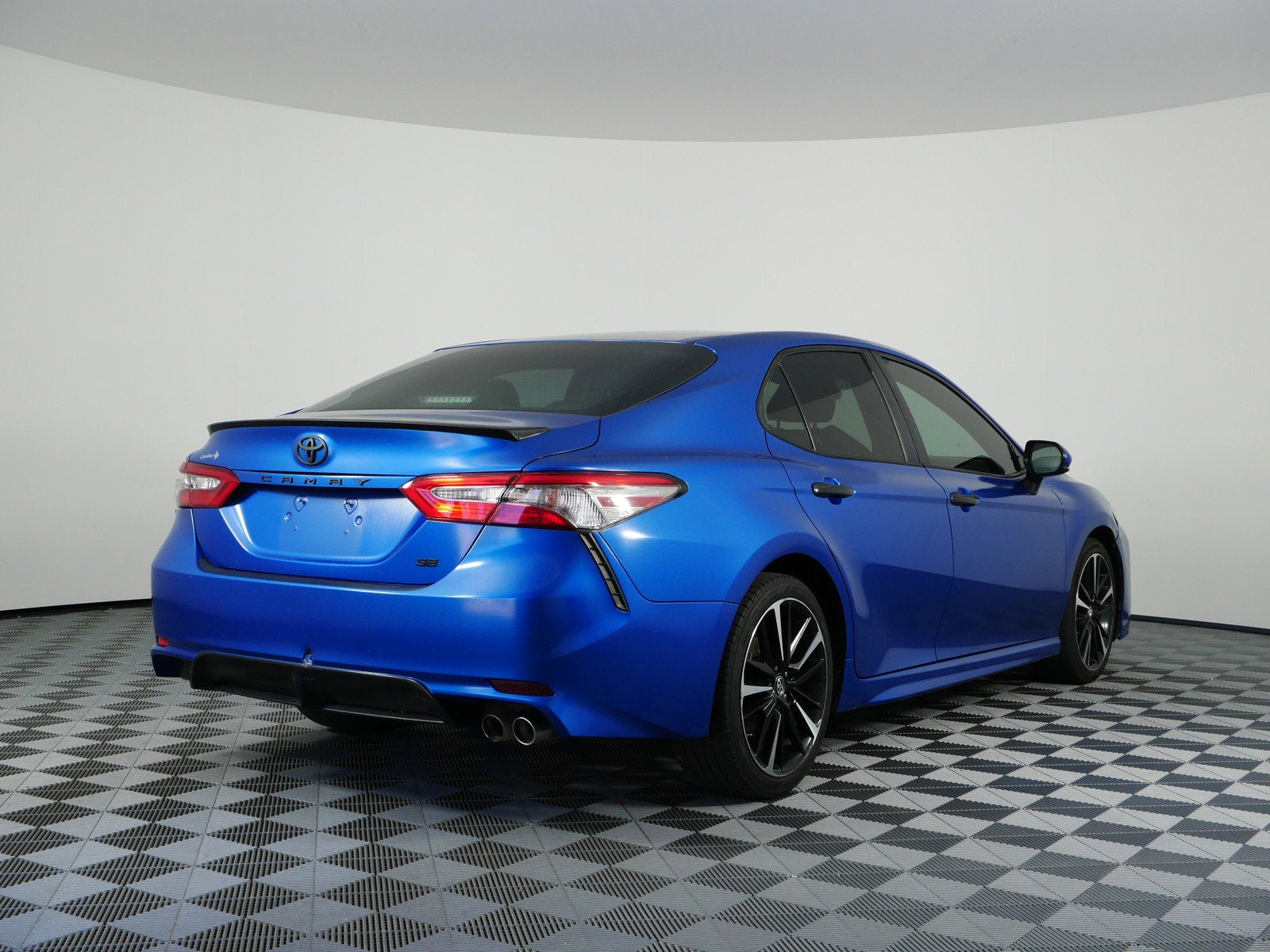 2018 Toyota Camry SE *RELIABLE DAILY DRIVER!*