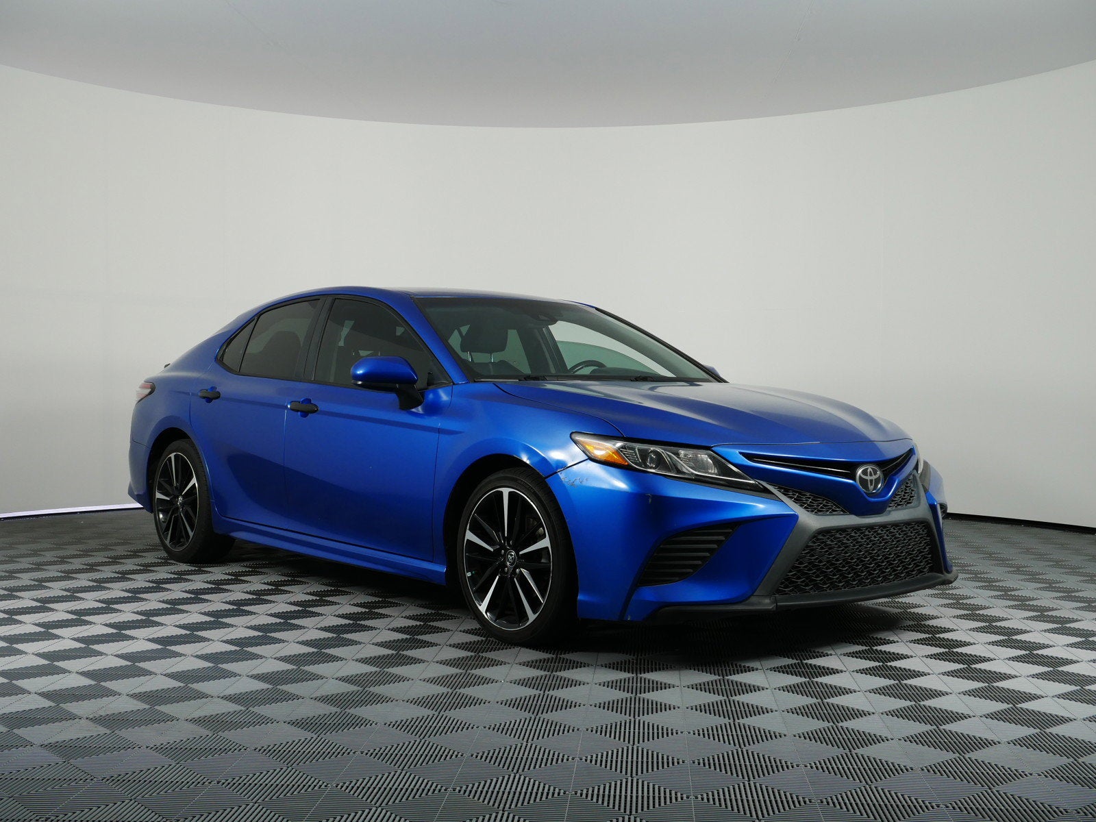 2018 Toyota Camry SE *RELIABLE DAILY DRIVER!*
