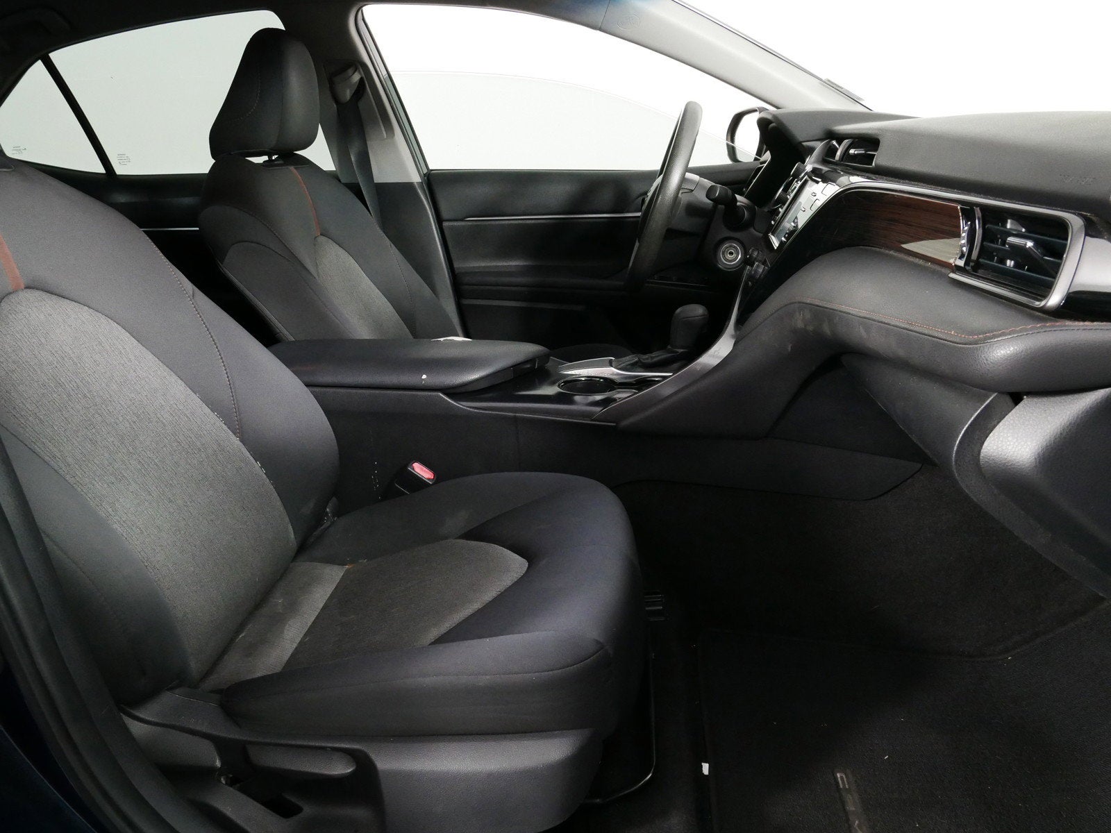 2019 Toyota Camry LE *RELIABLE DAILY DRIVER!*