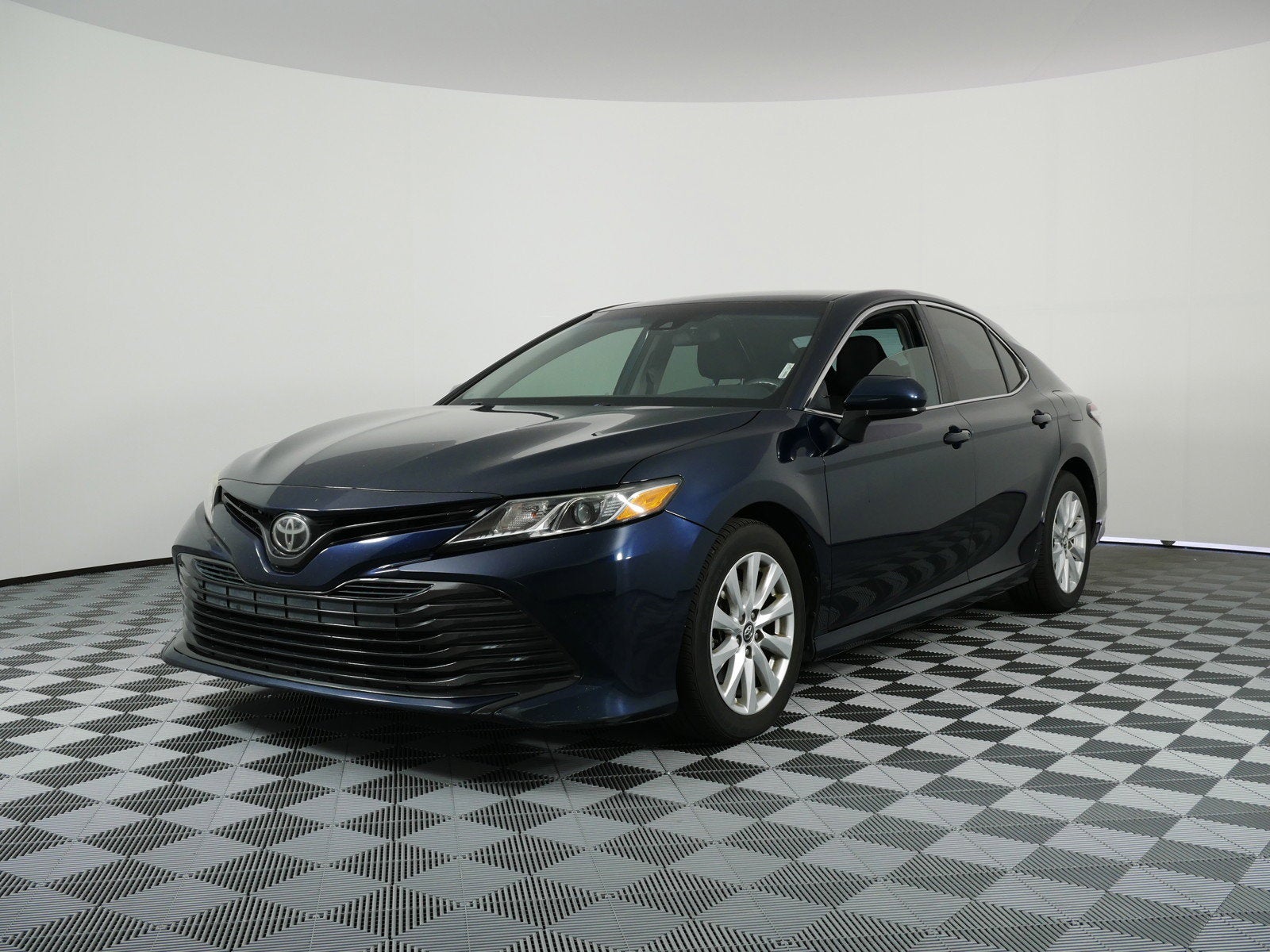 2019 Toyota Camry LE *RELIABLE DAILY DRIVER!*