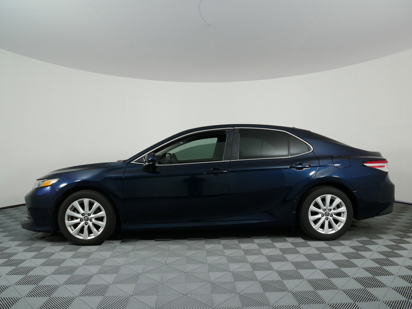 2019 Toyota Camry LE *RELIABLE DAILY DRIVER!*