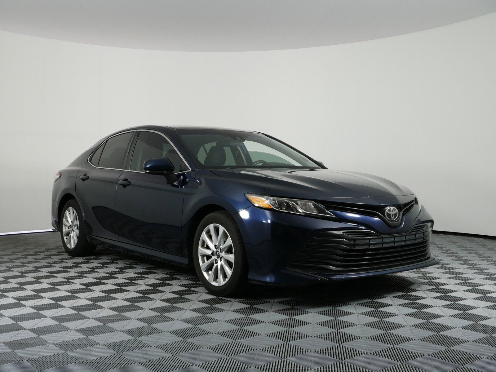 2019 Toyota Camry LE *RELIABLE DAILY DRIVER!*