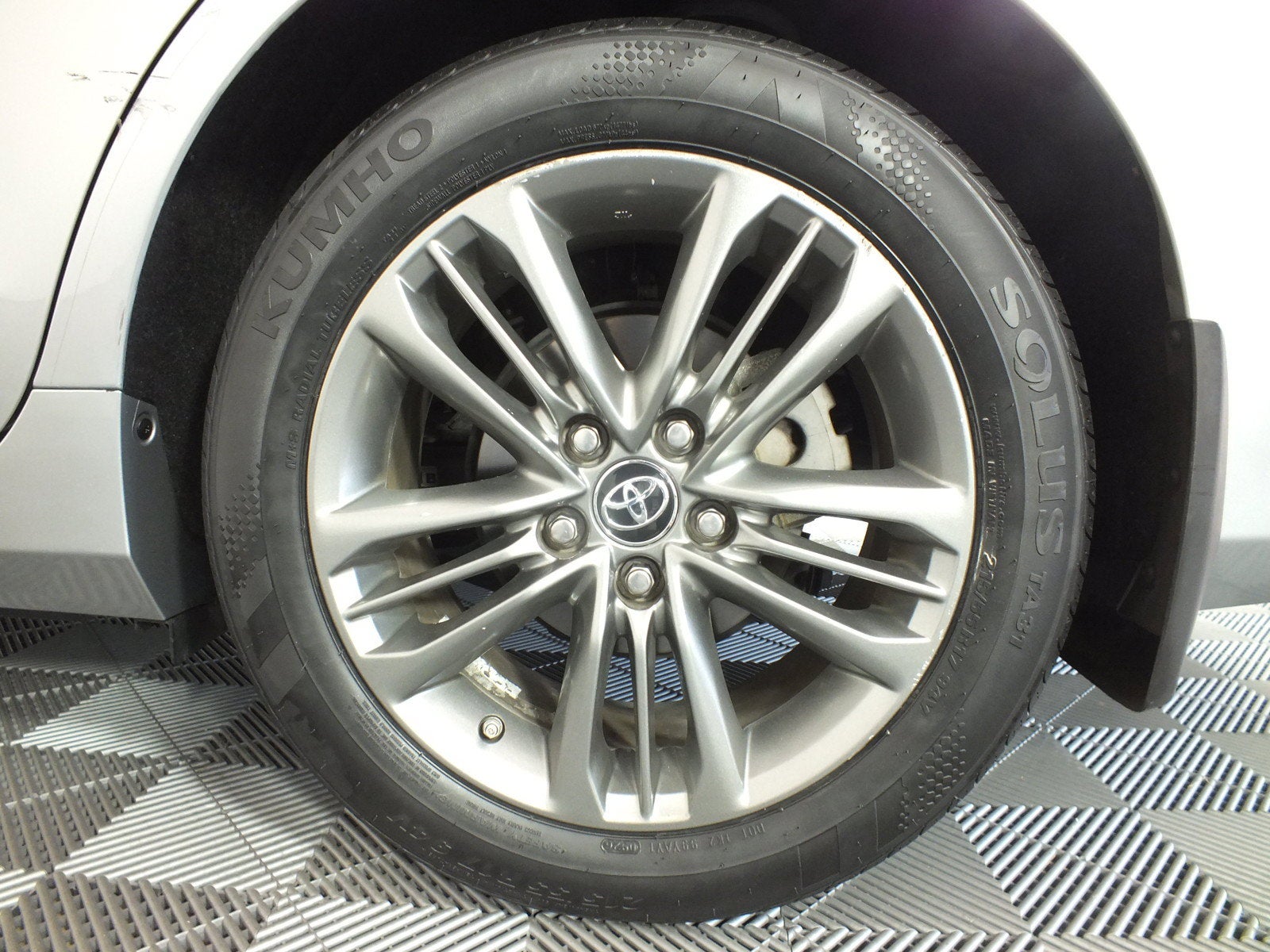 2016 Toyota Camry SE *RELIABLE DAILY DRIVER!*