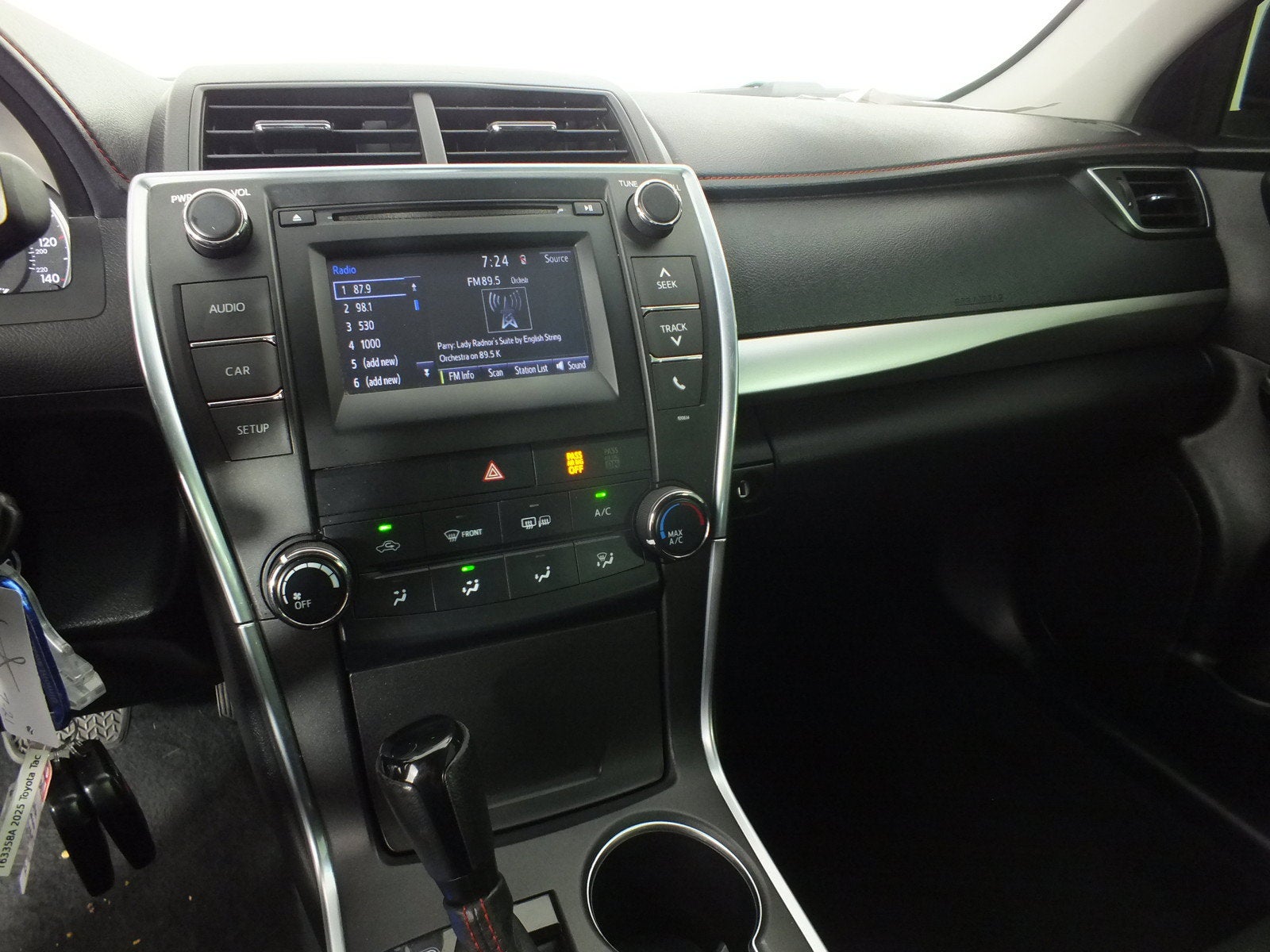 2016 Toyota Camry SE *RELIABLE DAILY DRIVER!*