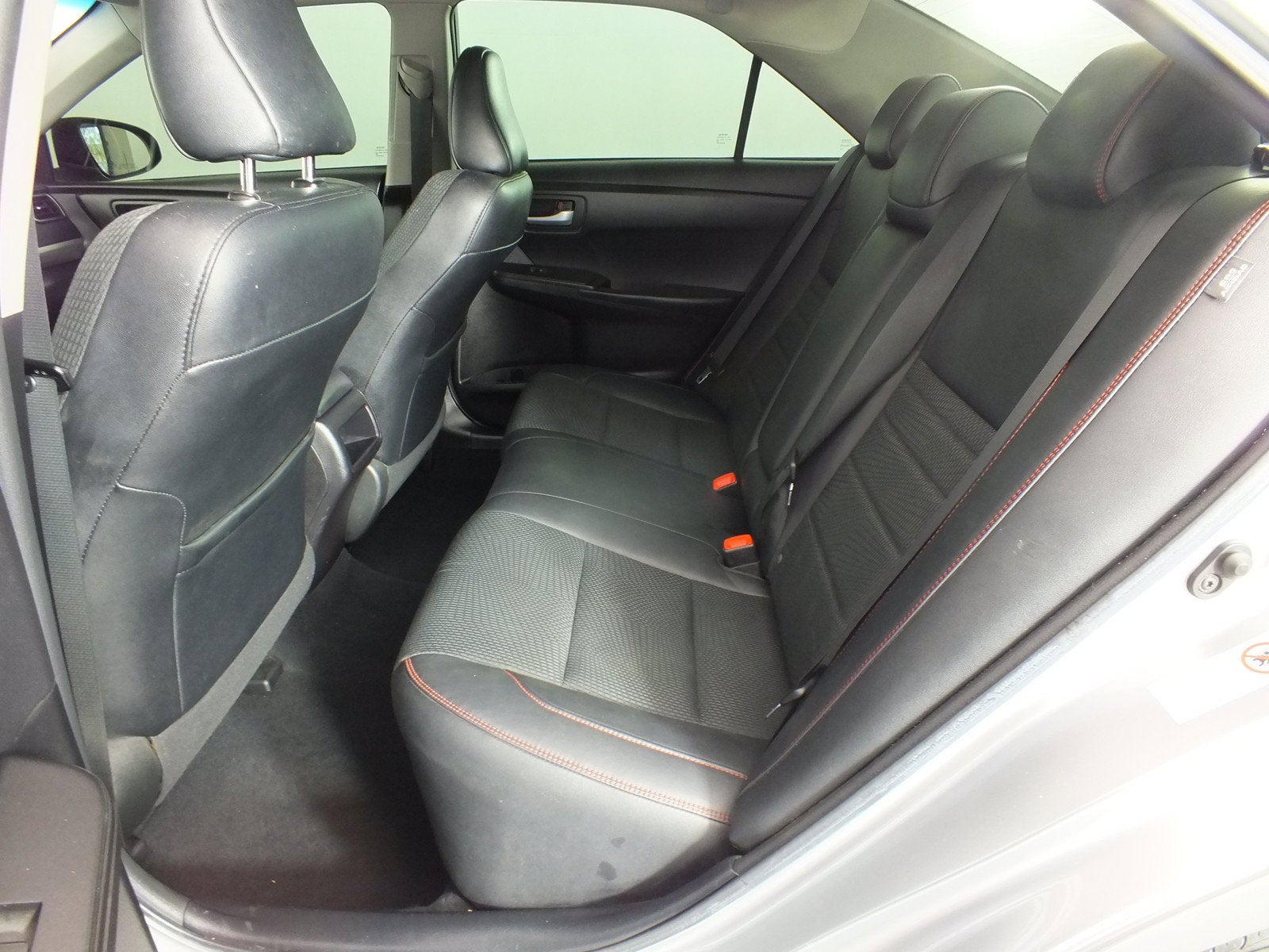 2016 Toyota Camry SE *RELIABLE DAILY DRIVER!*