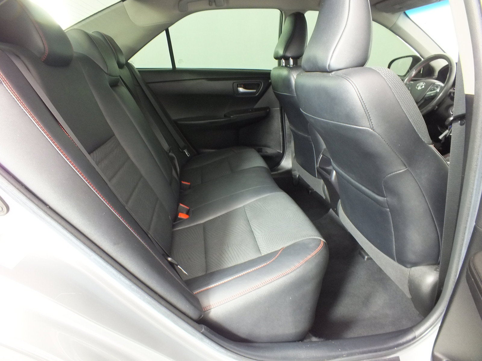 2016 Toyota Camry SE *RELIABLE DAILY DRIVER!*