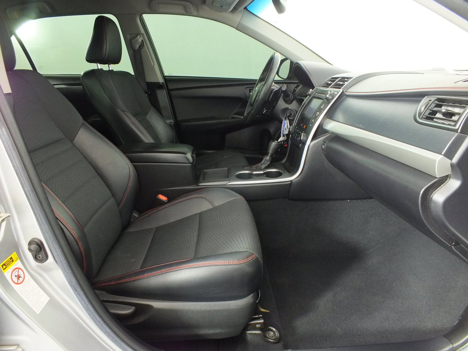 2016 Toyota Camry SE *RELIABLE DAILY DRIVER!*