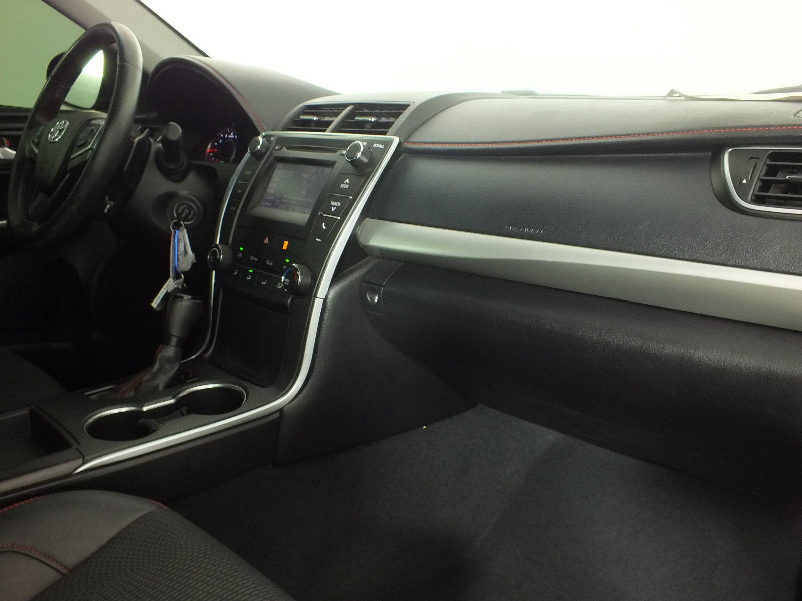 2016 Toyota Camry SE *RELIABLE DAILY DRIVER!*